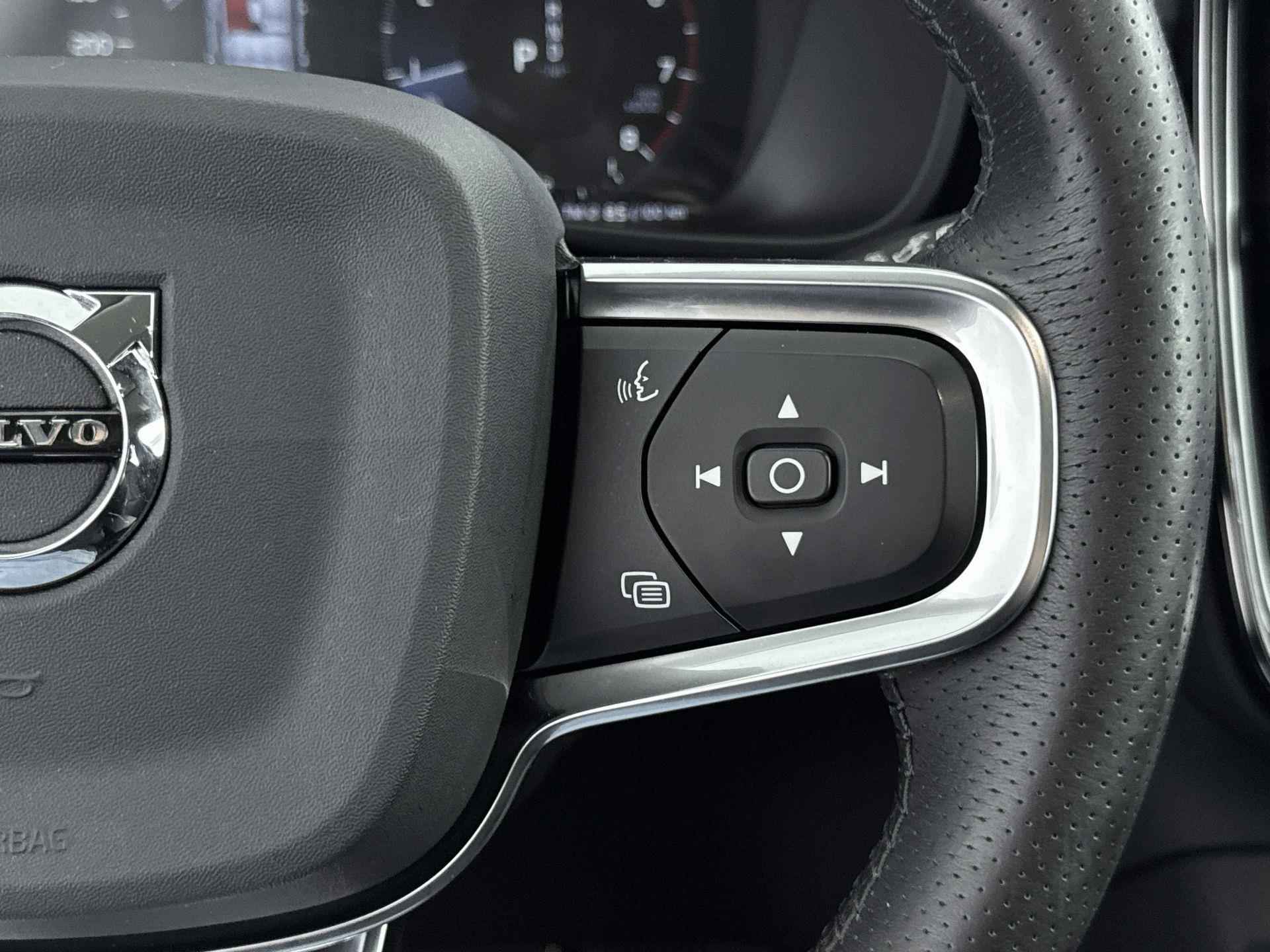 Volvo XC40 T4 Momentum 190pk Automaat | Navigatie | Elektrisch Bedienbare Achterklep | Licht Metalen Velgen 18" | Camera | Lederen/Stof Bekleding - 26/35