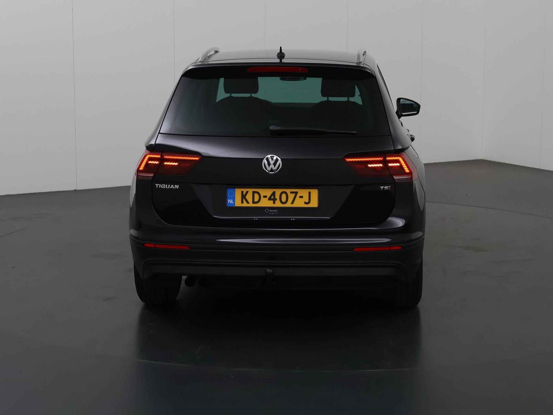 Volkswagen Tiguan 1.4 TSI Connected Series | Trekhaak | Navigatie | Apple Carplay/Android Auto | Climate Control | Privacy Glass | Cruise Control | - 5/36