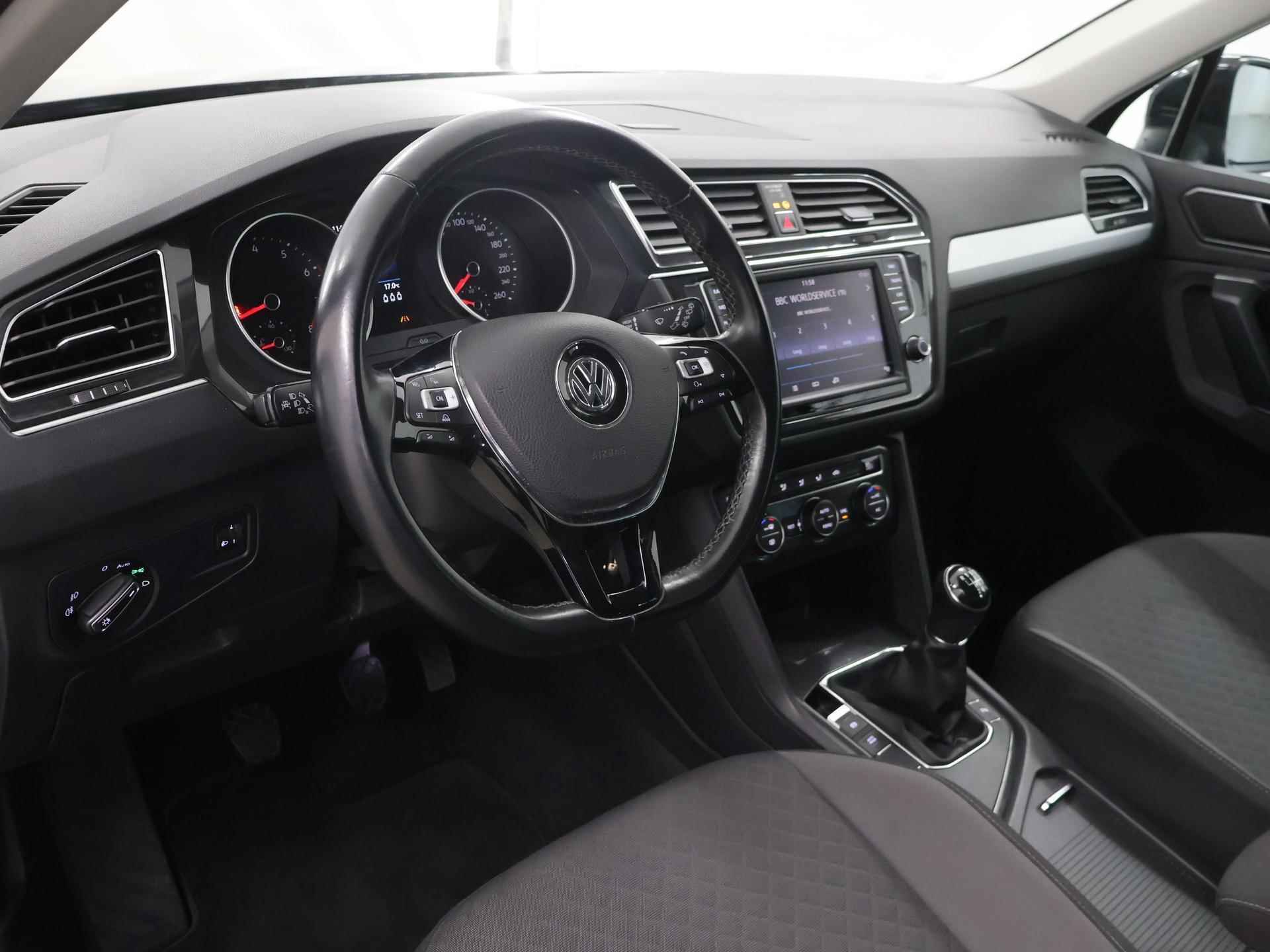 Volkswagen Tiguan 1.4 TSI Connected Series | Trekhaak | Navigatie | Apple Carplay/Android Auto | Climate Control | Privacy Glass | Cruise Control | - 8/36