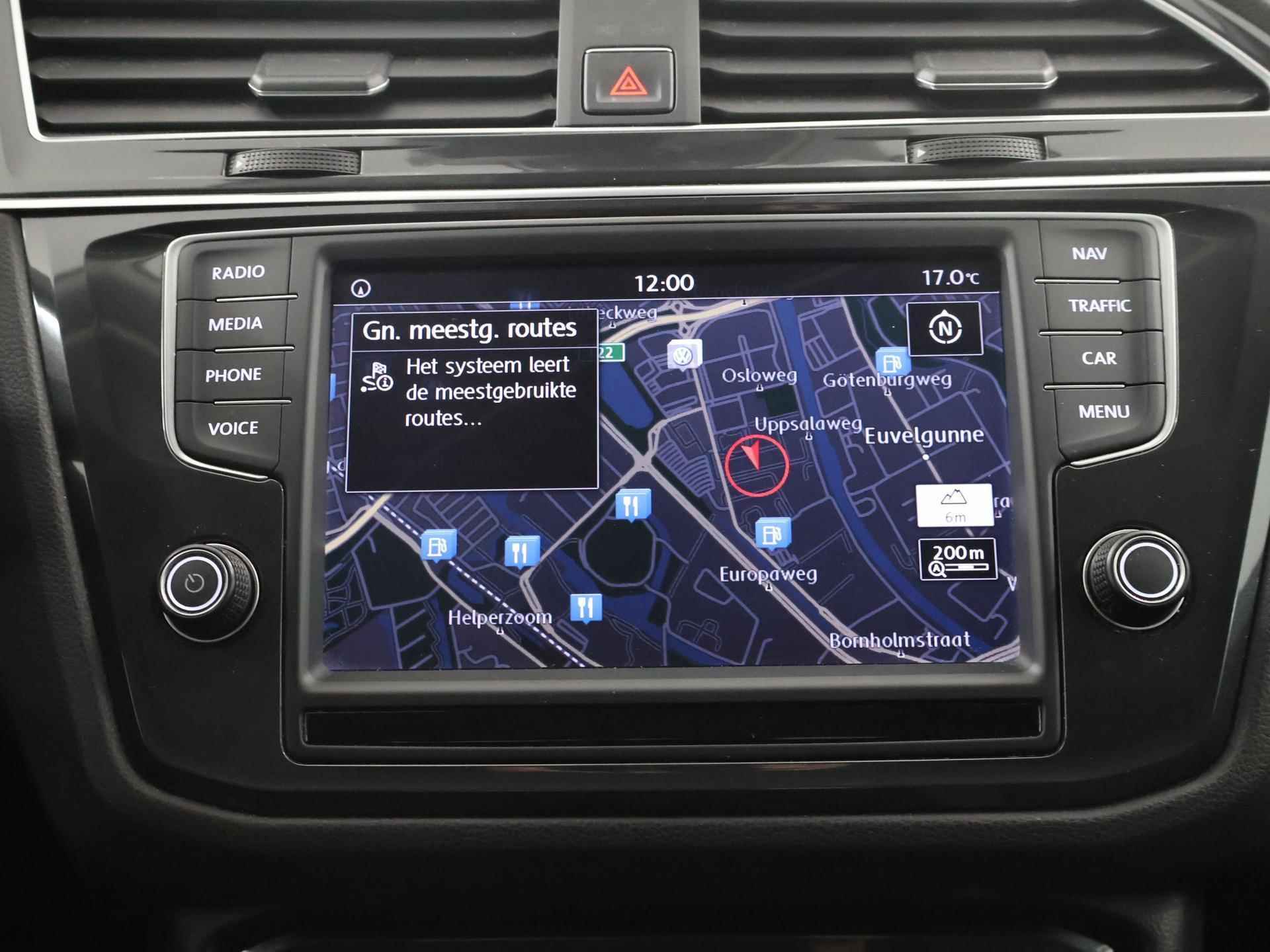 Volkswagen Tiguan 1.4 TSI Connected Series | Trekhaak | Navigatie | Apple Carplay/Android Auto | Climate Control | Privacy Glass | Cruise Control | - 14/36