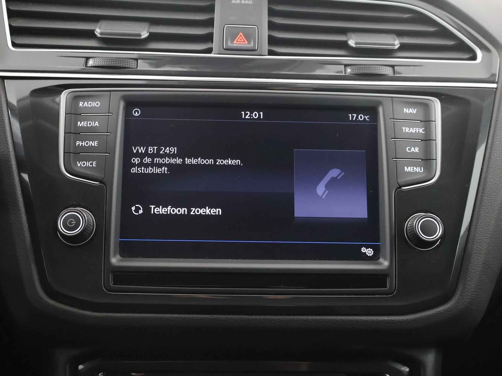 Volkswagen Tiguan 1.4 TSI Connected Series | Trekhaak | Navigatie | Apple Carplay/Android Auto | Climate Control | Privacy Glass | Cruise Control | - 17/36