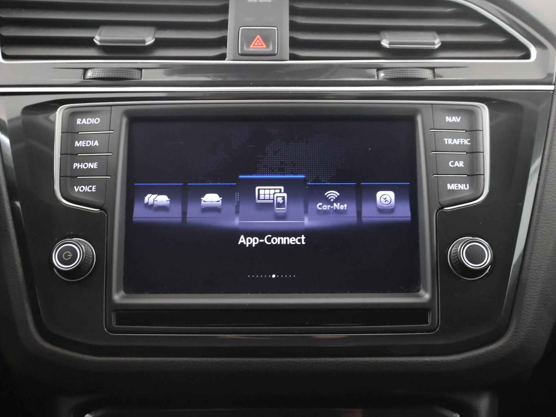 Volkswagen Tiguan 1.4 TSI Connected Series | Trekhaak | Navigatie | Apple Carplay/Android Auto | Climate Control | Privacy Glass | Cruise Control | - 19/36