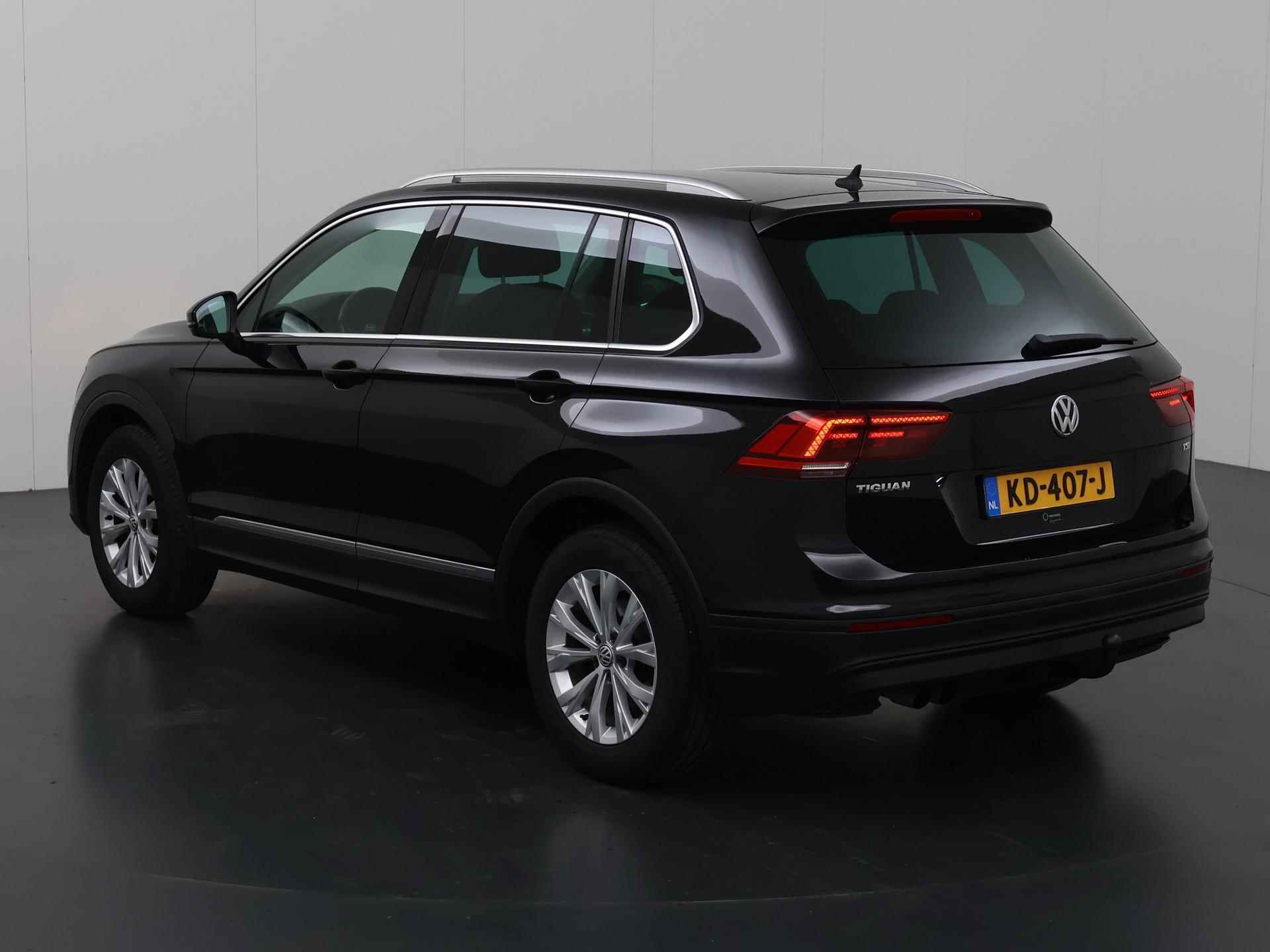 Volkswagen Tiguan 1.4 TSI Connected Series | Trekhaak | Navigatie | Apple Carplay/Android Auto | Climate Control | Privacy Glass | Cruise Control | - 23/36