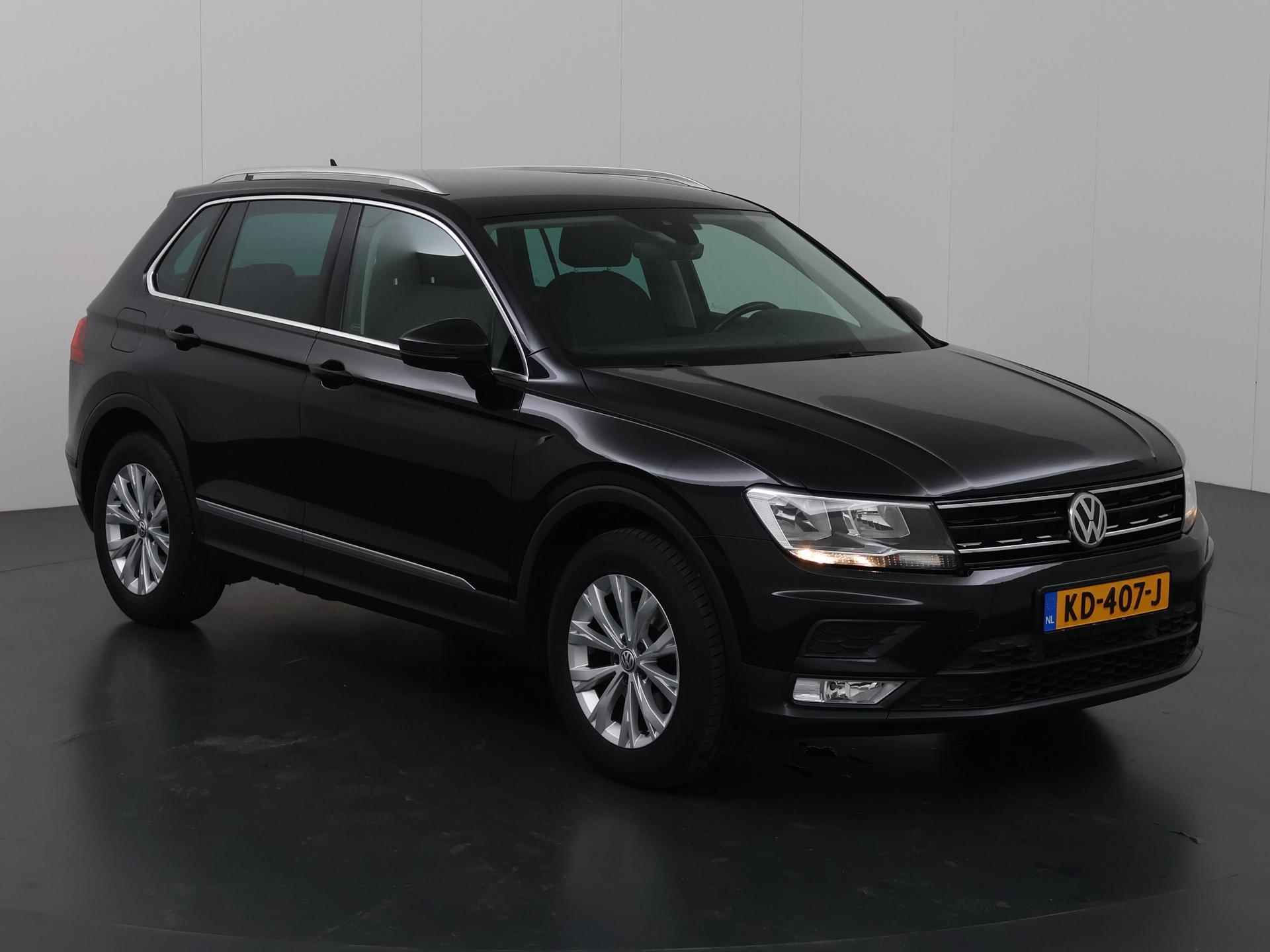 Volkswagen Tiguan 1.4 TSI Connected Series | Trekhaak | Navigatie | Apple Carplay/Android Auto | Climate Control | Privacy Glass | Cruise Control | - 24/36