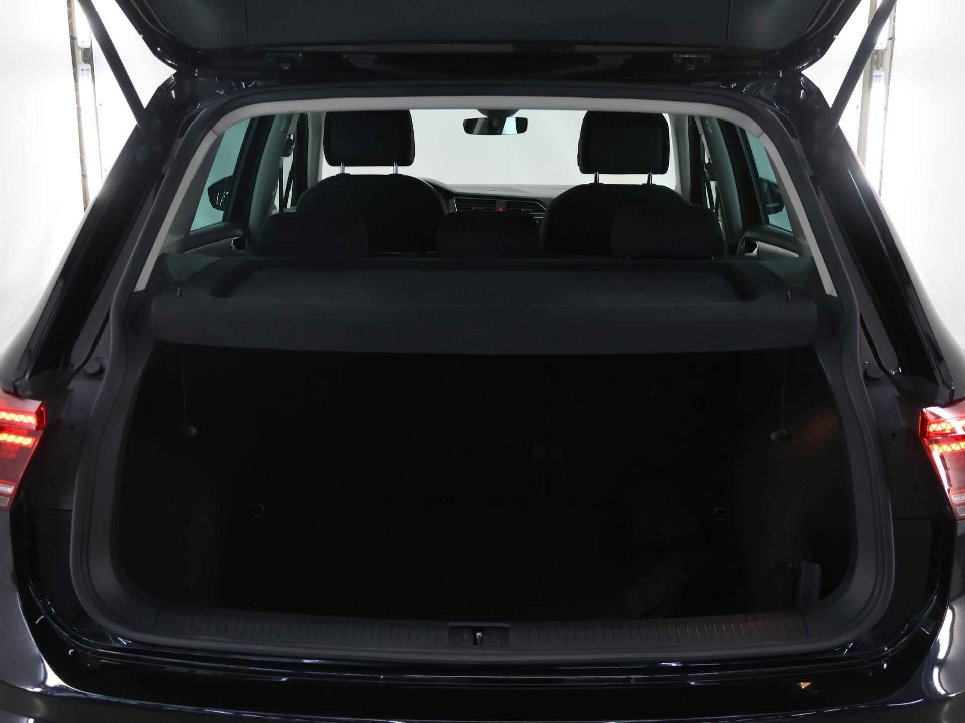 Volkswagen Tiguan 1.4 TSI Connected Series | Trekhaak | Navigatie | Apple Carplay/Android Auto | Climate Control | Privacy Glass | Cruise Control | - 31/36