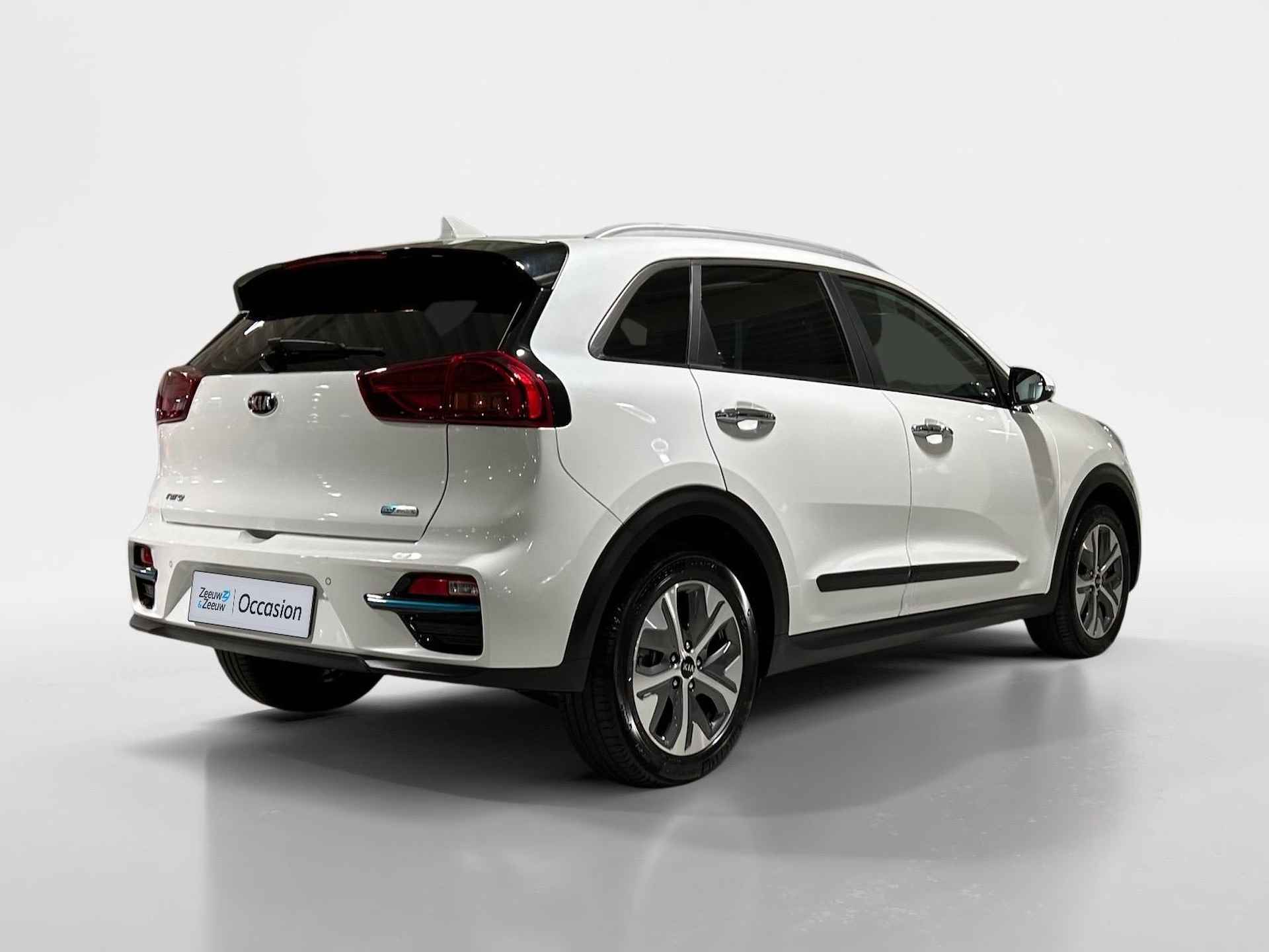 Kia e-Niro ExecutiveLine 64 kWh | Navi | Apple Carplay/ android Auto| Schuif/Kanteldak | Cruise Control Adaptief | Parkeersensoren Voor + Achter | Elektrisch Verstelbare Bestuurdersstoel Met Geheugen | Stoelverwarming + Stoelkoeling | Stuurverwarming | Licht + Regensensor | 17”Lichtmetalen Velgen - 6/31