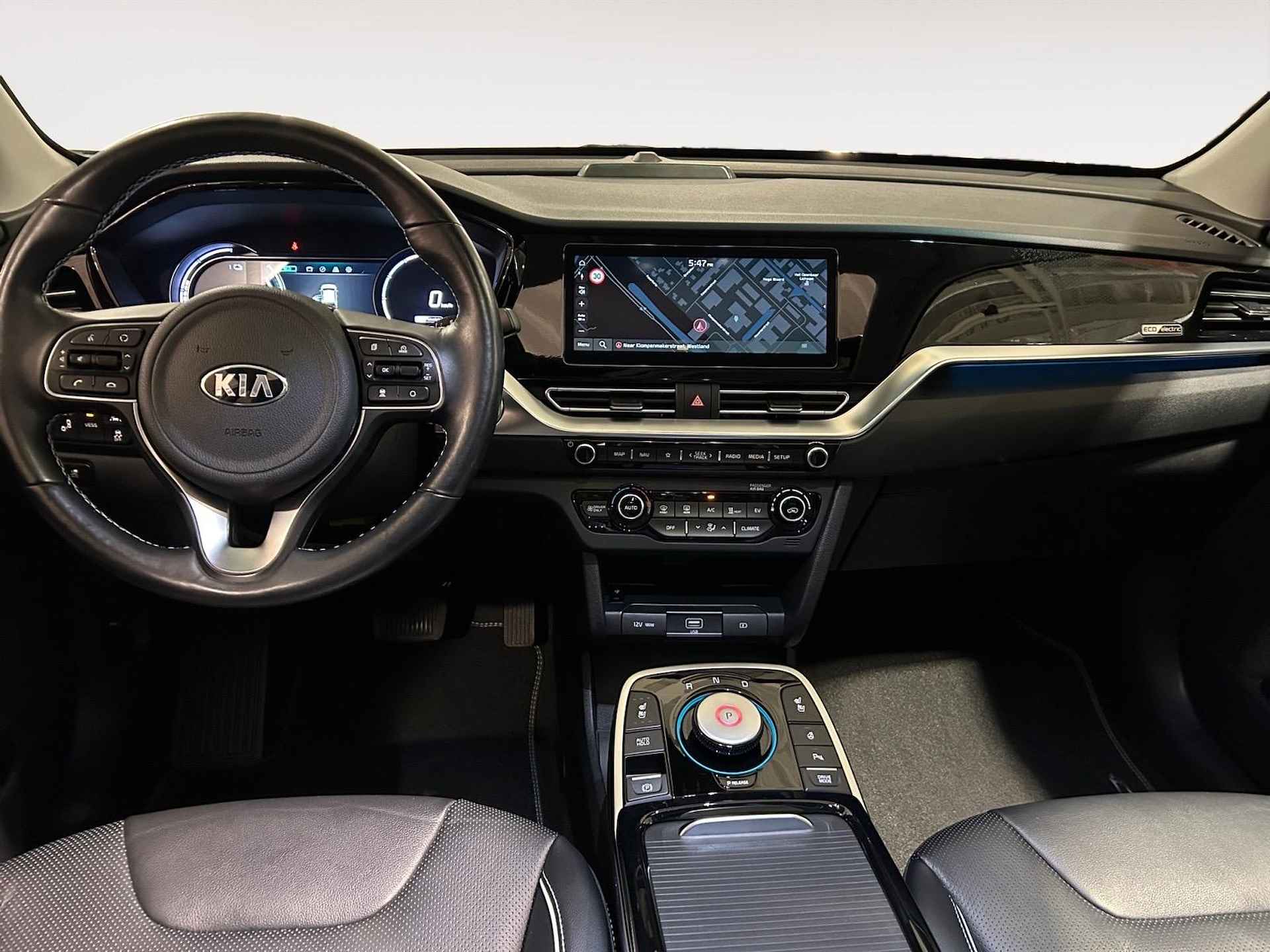 Kia e-Niro ExecutiveLine 64 kWh | Navi | Apple Carplay/ android Auto| Schuif/Kanteldak | Cruise Control Adaptief | Parkeersensoren Voor + Achter | Elektrisch Verstelbare Bestuurdersstoel Met Geheugen | Stoelverwarming + Stoelkoeling | Stuurverwarming | Licht + Regensensor | 17”Lichtmetalen Velgen - 24/31