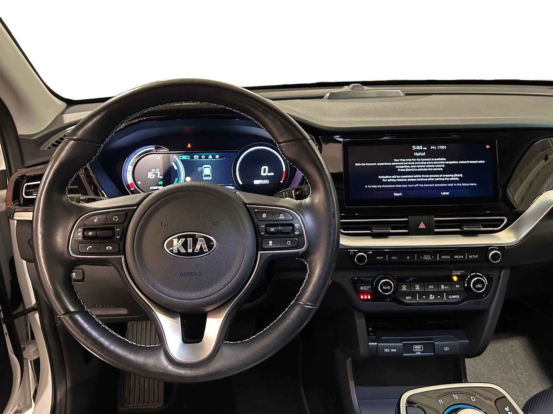 Kia e-Niro ExecutiveLine 64 kWh | Navi | Apple Carplay/ android Auto| Schuif/Kanteldak | Cruise Control Adaptief | Parkeersensoren Voor + Achter | Elektrisch Verstelbare Bestuurdersstoel Met Geheugen | Stoelverwarming + Stoelkoeling | Stuurverwarming | Licht + Regensensor | 17”Lichtmetalen Velgen - 25/31