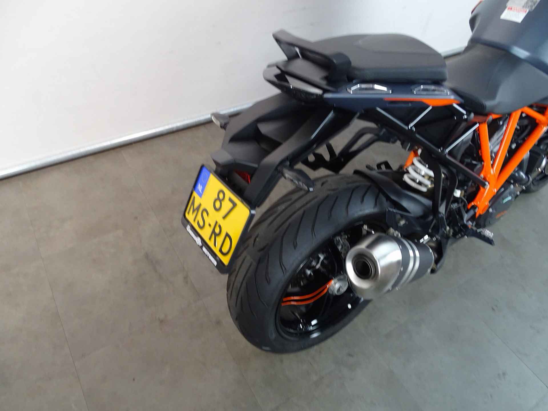 KTM 1290 SUPER DUKE GT - 3/8