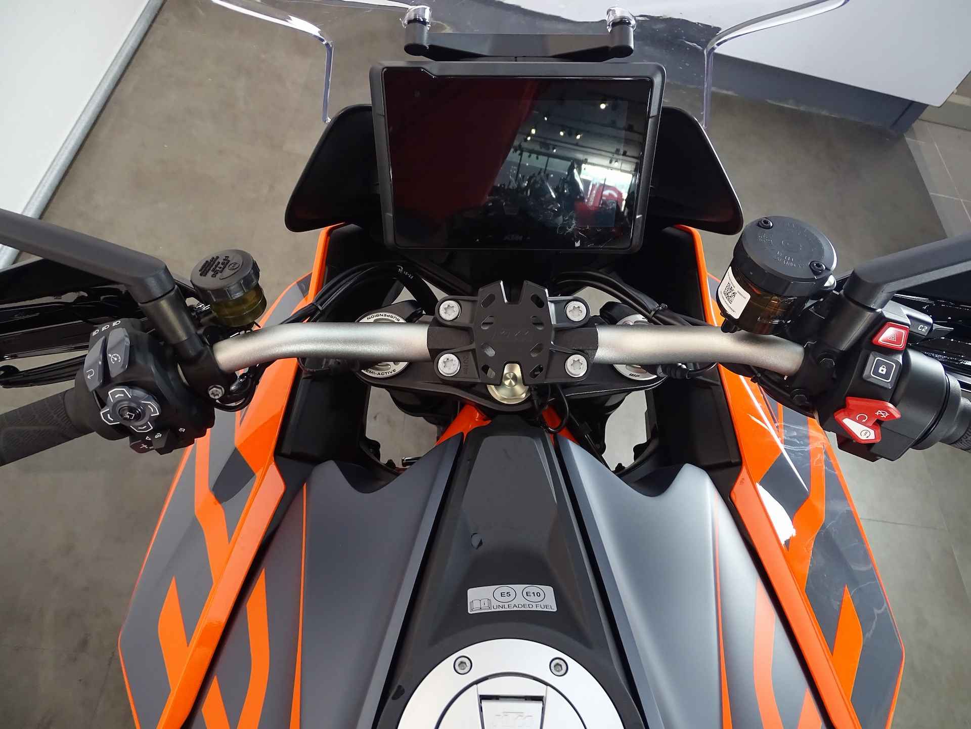 KTM 1290 SUPER DUKE GT - 4/8