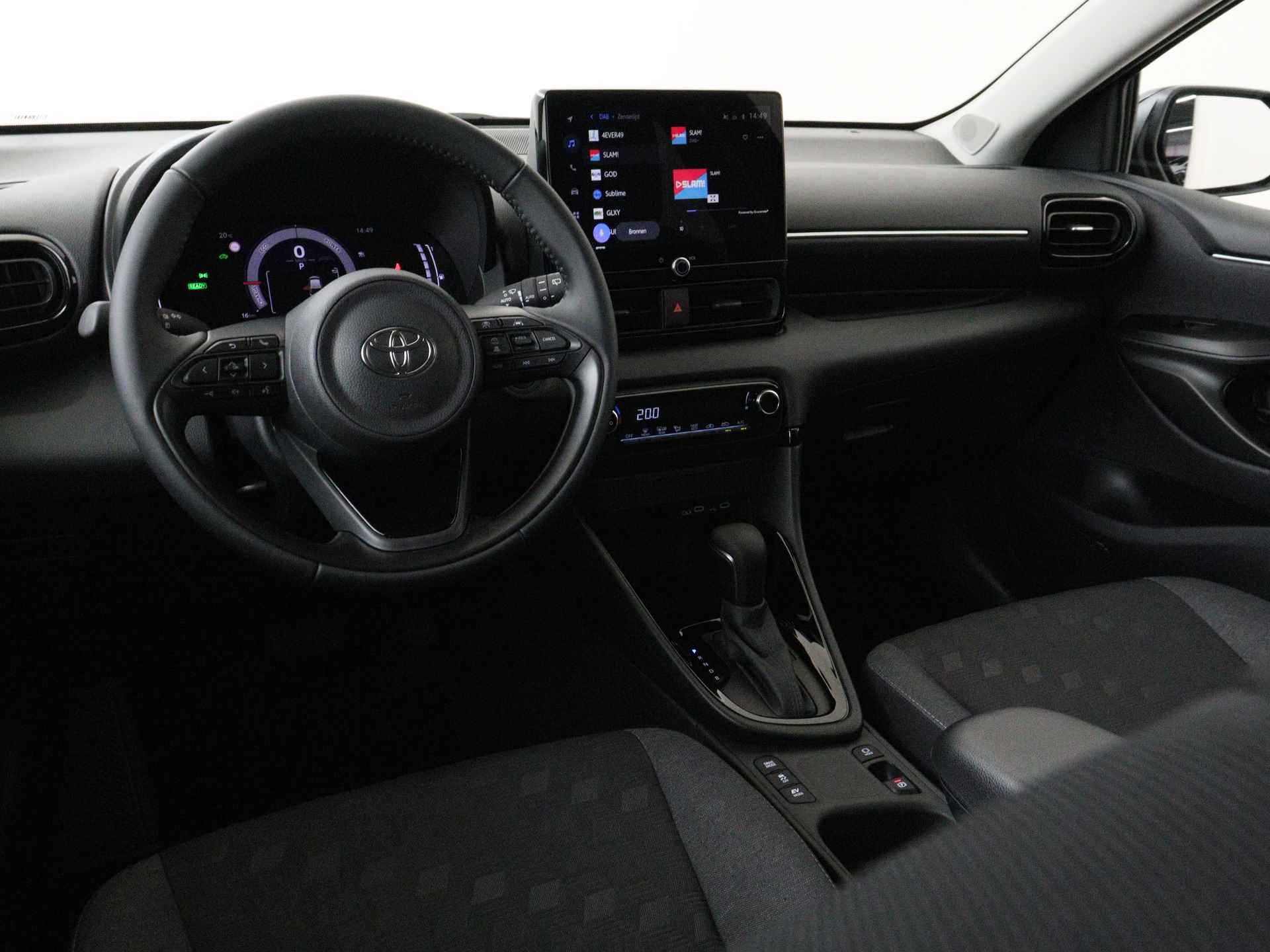 Toyota Yaris Hybrid 115 First Edition *Demo | Zwart gewrapt dak | Navigatie | Apple Carplay-Android auto | Camera | - 39/40