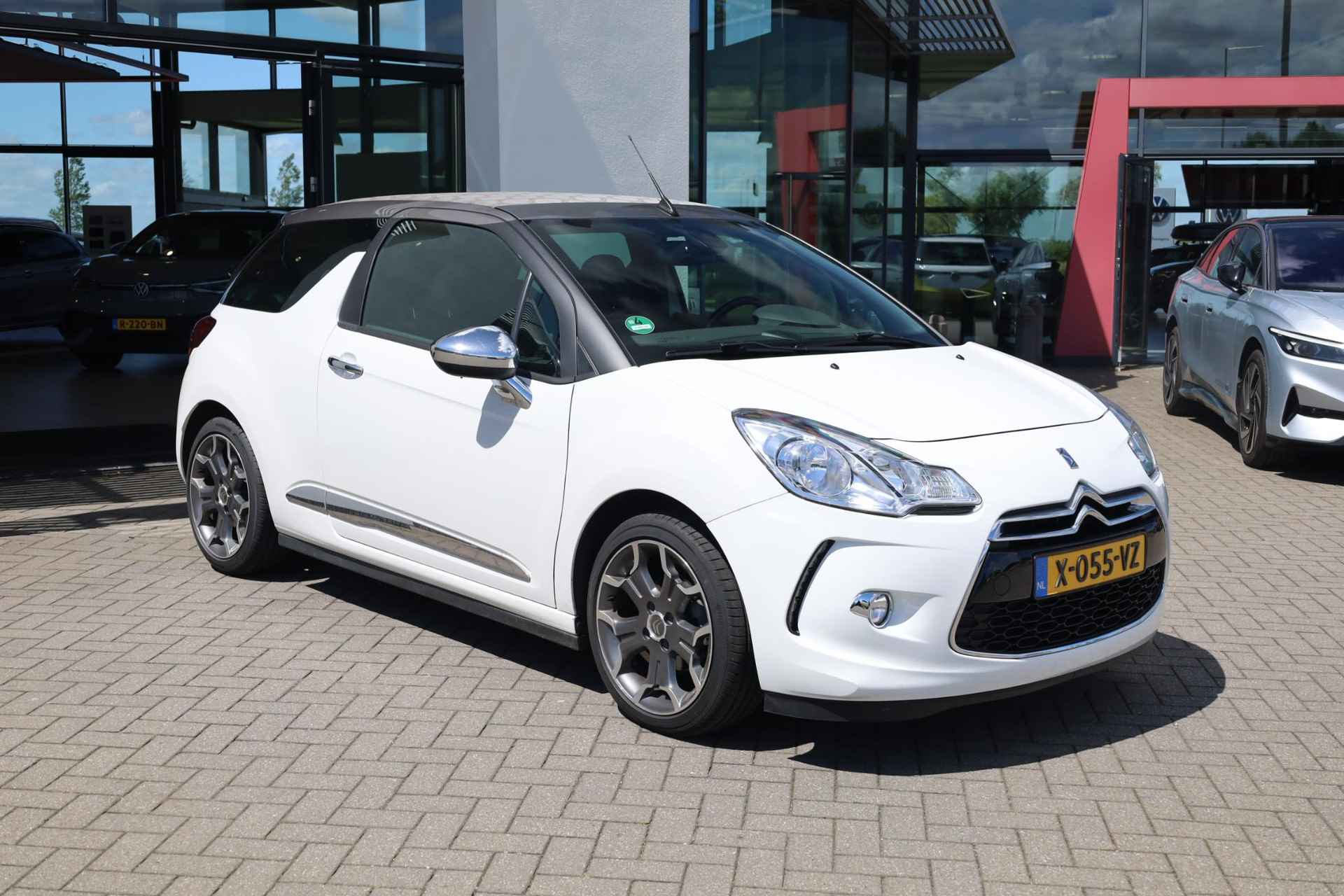 Citroen DS3 Cabrio 1.6 eHDi Sport Chic 93PK / 68kW, Parkeersensoren achter, cabrio, voorstoelen verwarmbaar, cruise control, 18" LMV, airco, elektrisch dak, radio, afneembare trekhaak - 5/30