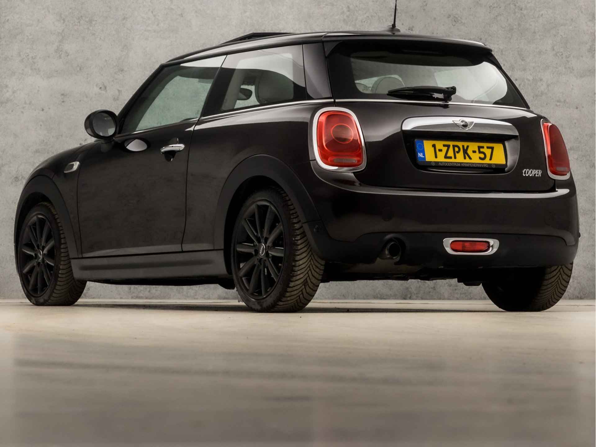 MINI Mini 1.5 Cooper Chili Sport Automaat (PANORAMADAK, GROOT NAVI, HEAD-UP DISPLAY, CLIMATE, STOELVERWARMING, LEDEREN SPORTSTOELEN, CRUISE, PARKEERSENSOREN, NIEUWE APK, NIEUWSTAAT) - 3/33