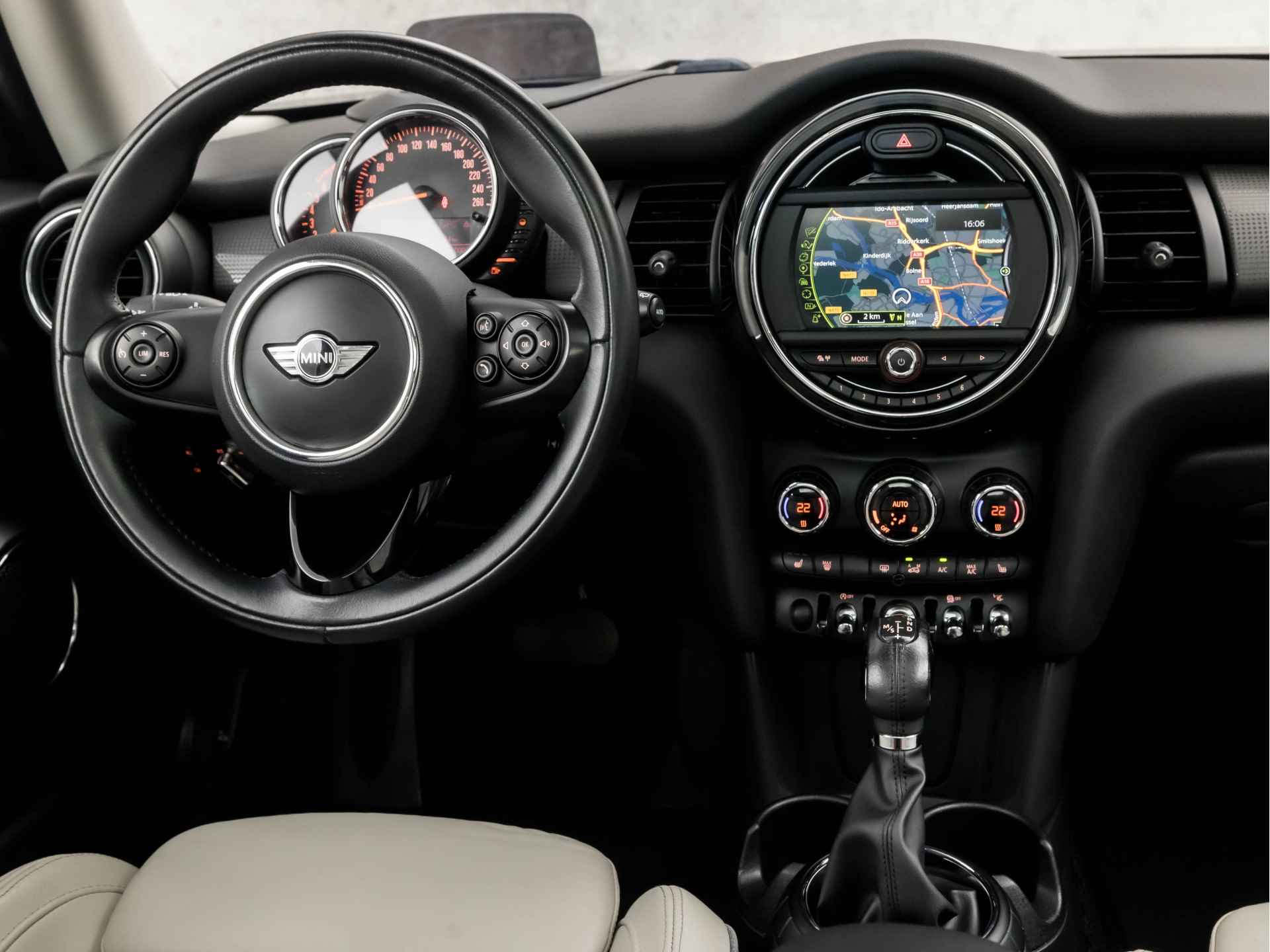 MINI Mini 1.5 Cooper Chili Sport Automaat (PANORAMADAK, GROOT NAVI, HEAD-UP DISPLAY, CLIMATE, STOELVERWARMING, LEDEREN SPORTSTOELEN, CRUISE, PARKEERSENSOREN, NIEUWE APK, NIEUWSTAAT) - 7/33