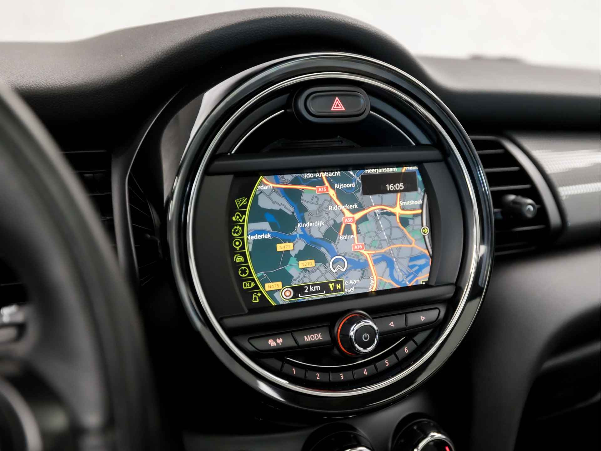 MINI Mini 1.5 Cooper Chili Sport Automaat (PANORAMADAK, GROOT NAVI, HEAD-UP DISPLAY, CLIMATE, STOELVERWARMING, LEDEREN SPORTSTOELEN, CRUISE, PARKEERSENSOREN, NIEUWE APK, NIEUWSTAAT) - 9/33