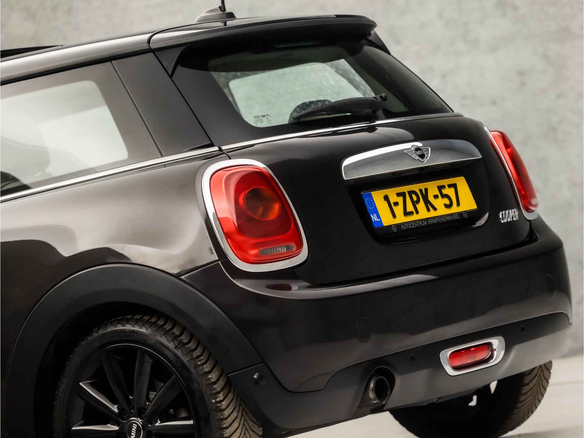 MINI Mini 1.5 Cooper Chili Sport Automaat (PANORAMADAK, GROOT NAVI, HEAD-UP DISPLAY, CLIMATE, STOELVERWARMING, LEDEREN SPORTSTOELEN, CRUISE, PARKEERSENSOREN, NIEUWE APK, NIEUWSTAAT) - 17/33