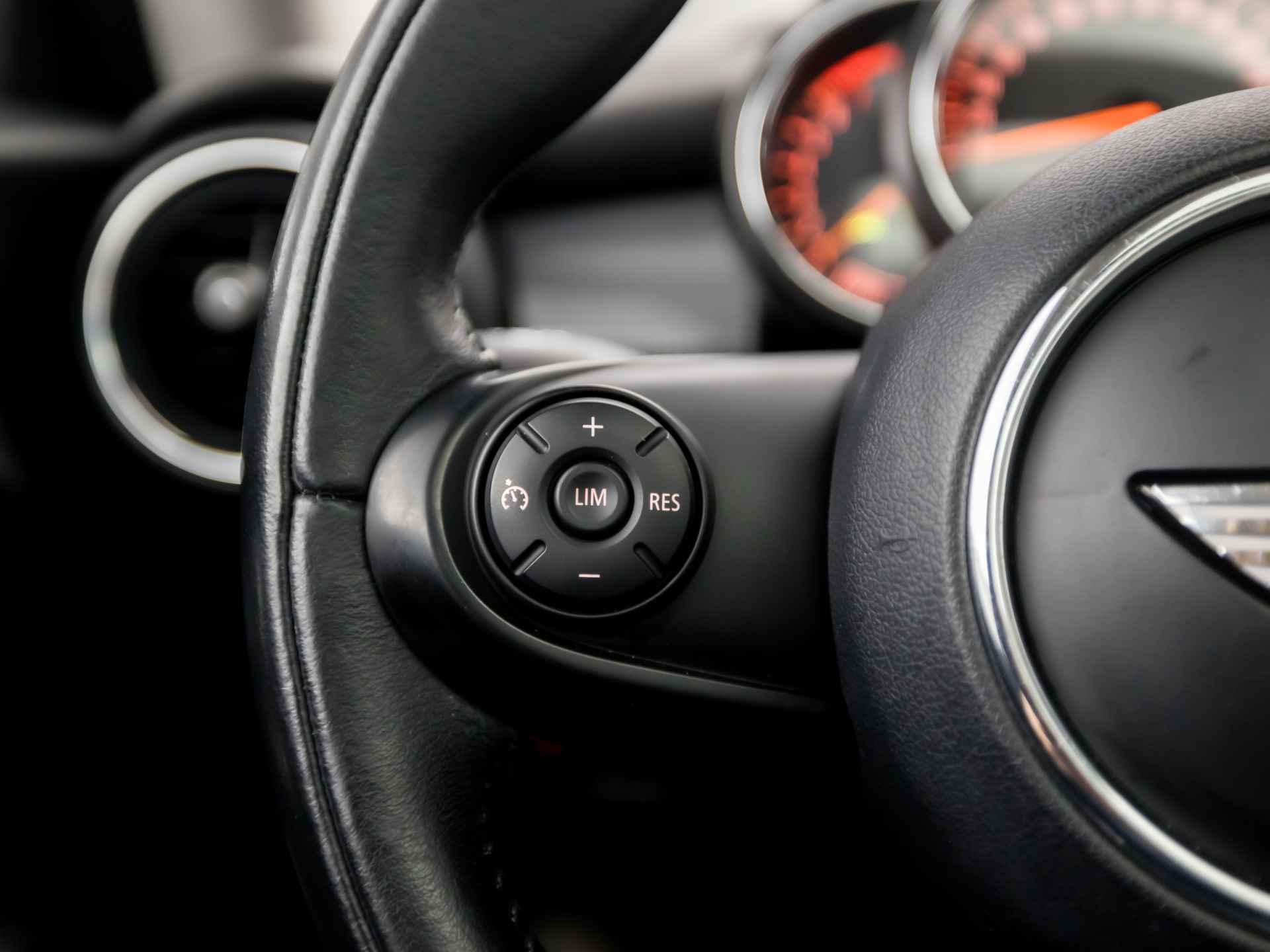 MINI Mini 1.5 Cooper Chili Sport Automaat (PANORAMADAK, GROOT NAVI, HEAD-UP DISPLAY, CLIMATE, STOELVERWARMING, LEDEREN SPORTSTOELEN, CRUISE, PARKEERSENSOREN, NIEUWE APK, NIEUWSTAAT) - 19/33