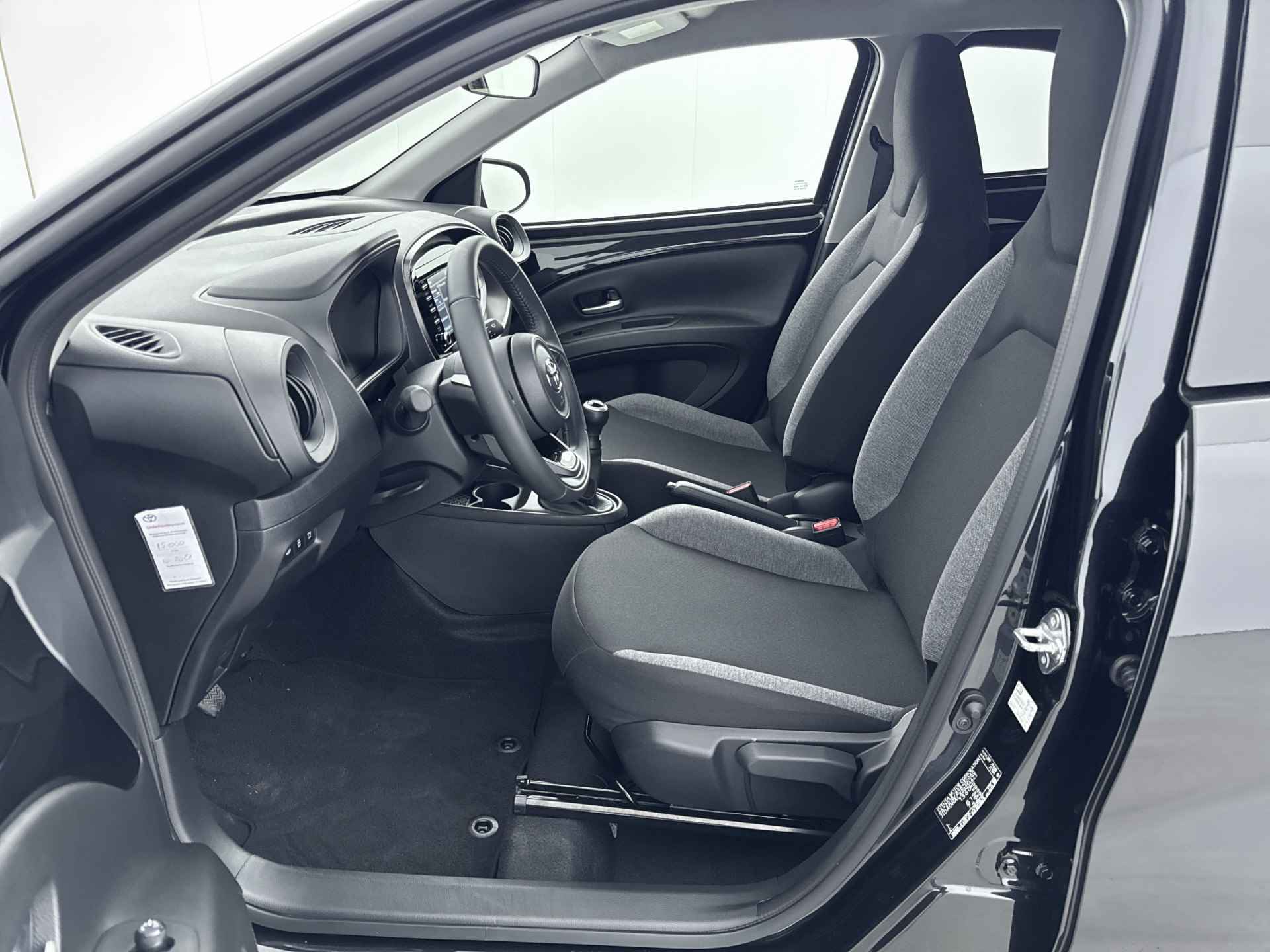 Toyota Aygo X 1.0 VVT-i MT first Lichtmetalen velgen | Automatische airco | LED | - 18/39