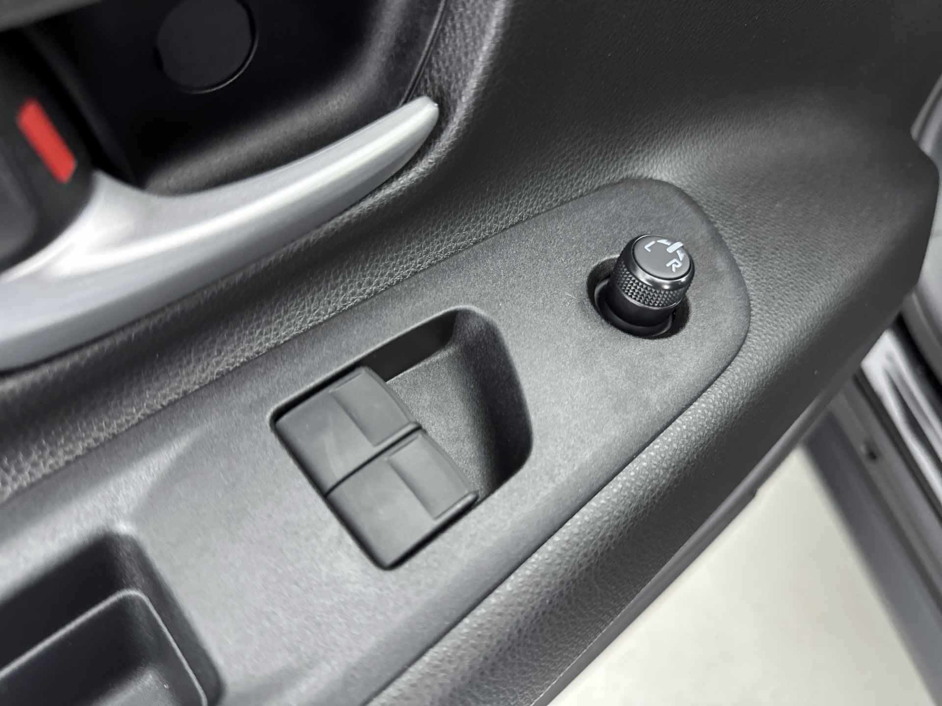 Toyota Aygo X 1.0 VVT-i MT first Lichtmetalen velgen | Automatische airco | LED | - 31/39