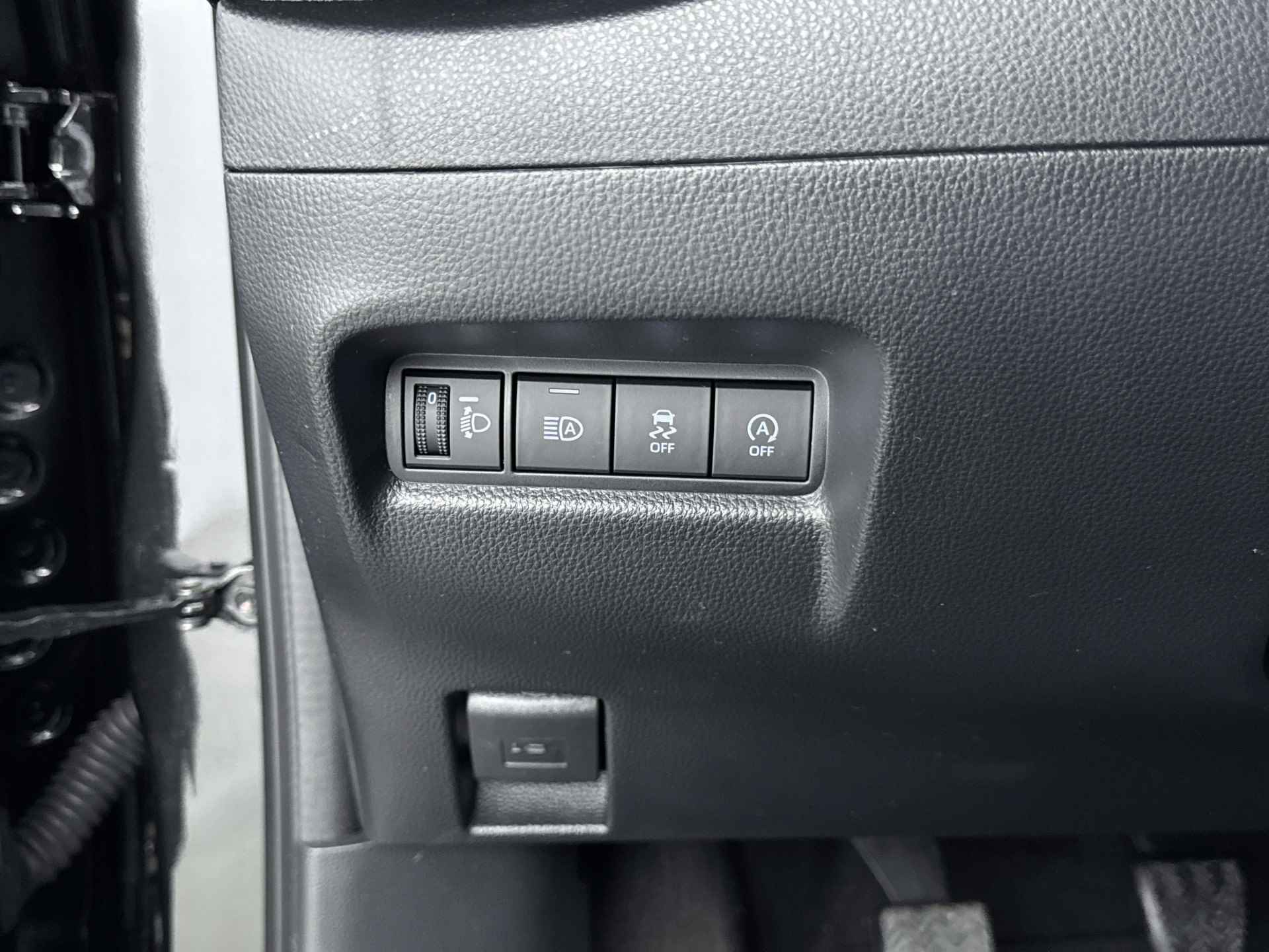 Toyota Aygo X 1.0 VVT-i MT first Lichtmetalen velgen | Automatische airco | LED | - 32/39