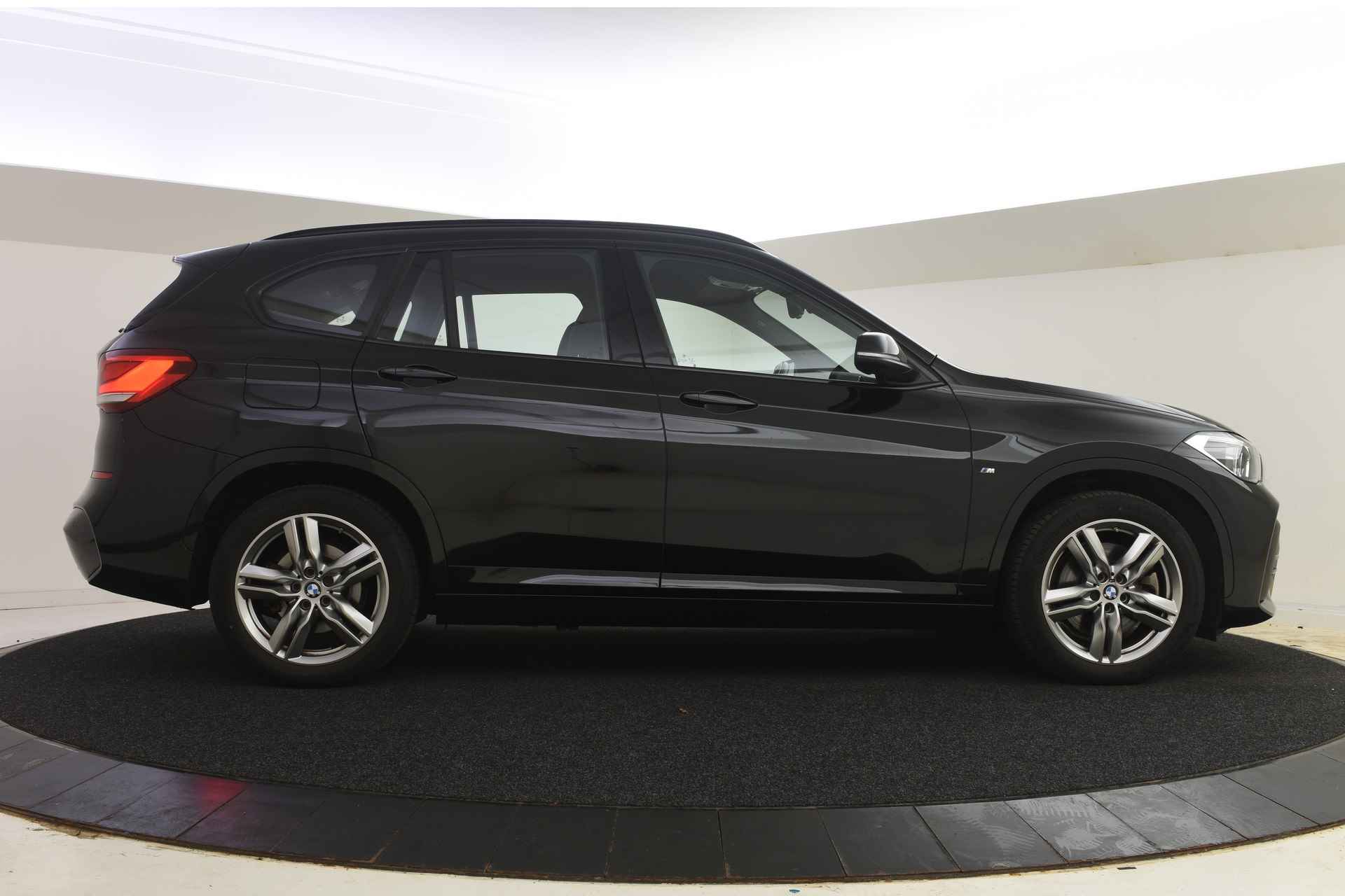 BMW X1 xDrive25e M Sport Automaat / Sportstoelen / LED / Stoelverwarming / Navigatie / PDC achter - 12/47