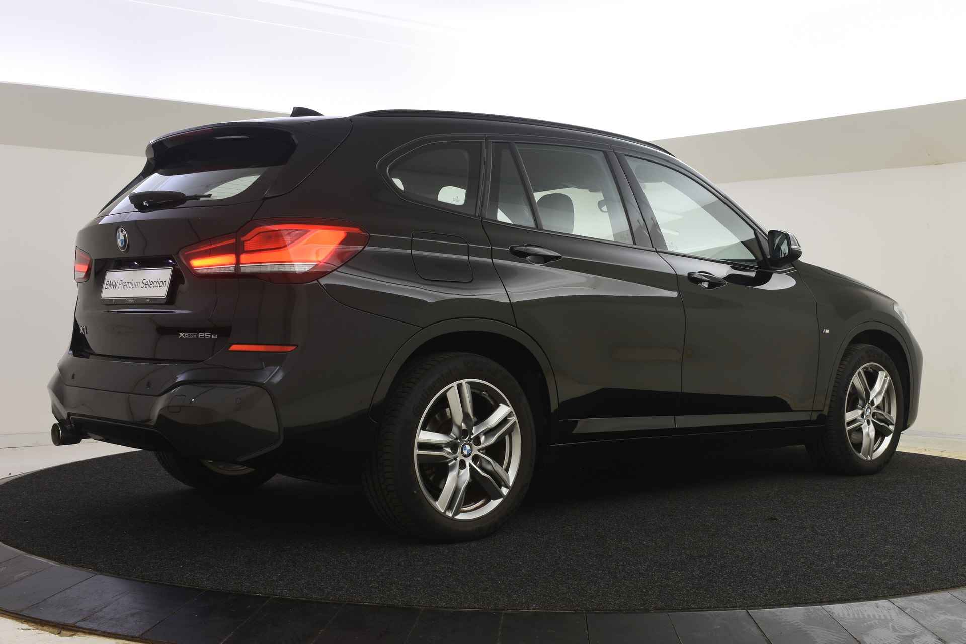 BMW X1 xDrive25e M Sport Automaat / Sportstoelen / LED / Stoelverwarming / Navigatie / PDC achter - 14/47