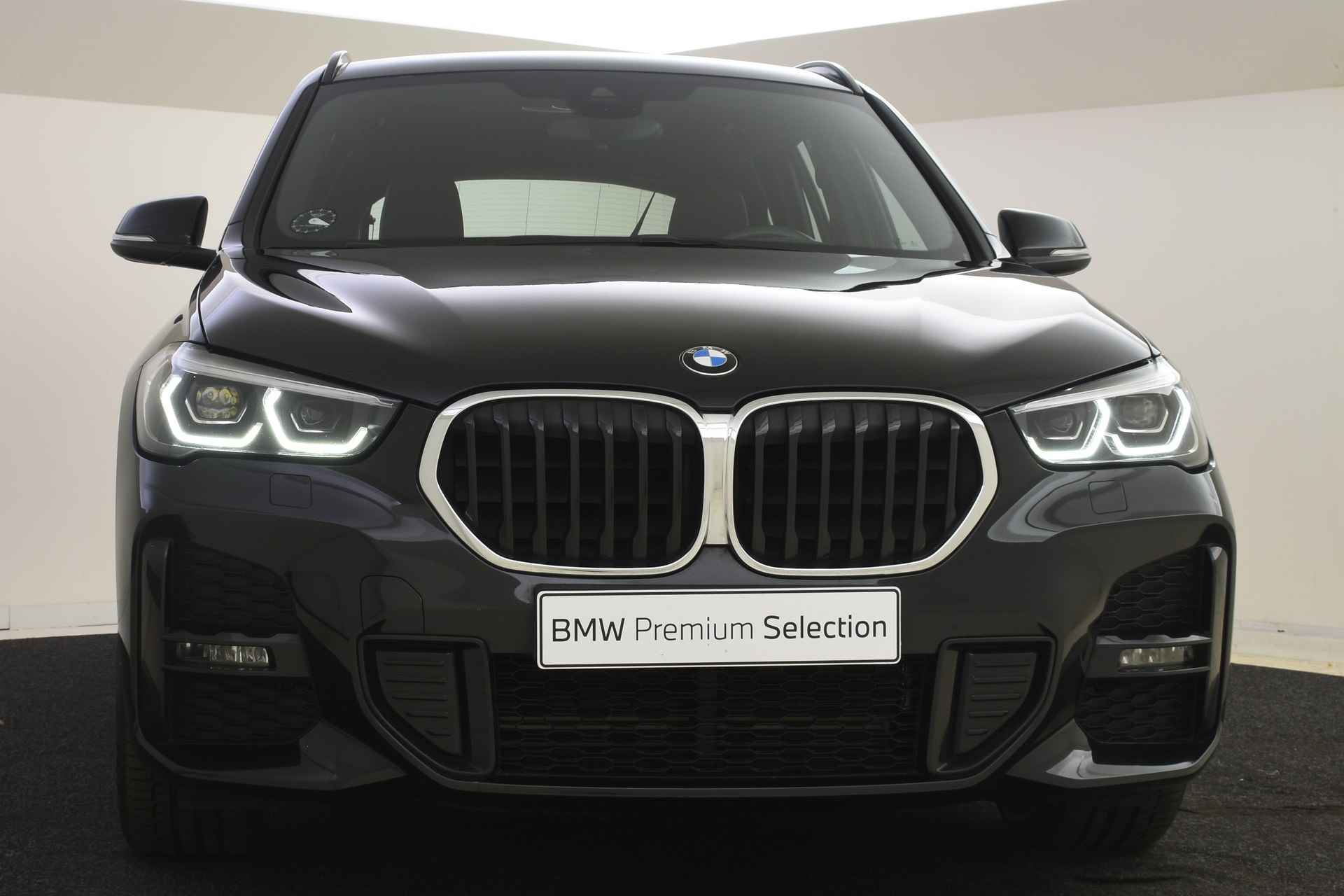 BMW X1 xDrive25e M Sport Automaat / Sportstoelen / LED / Stoelverwarming / Navigatie / PDC achter - 22/47