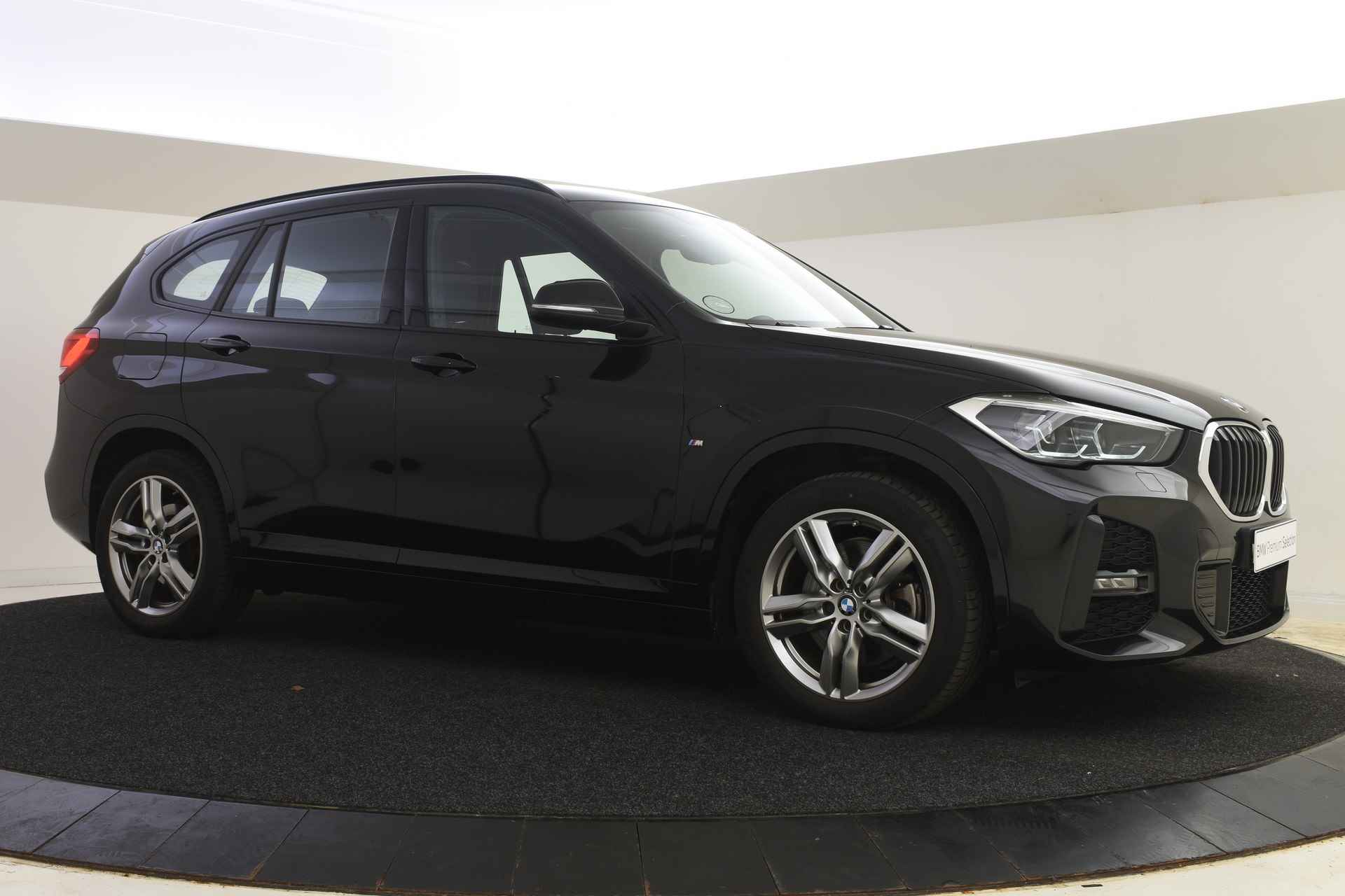 BMW X1 xDrive25e M Sport Automaat / Sportstoelen / LED / Stoelverwarming / Navigatie / PDC achter - 23/47