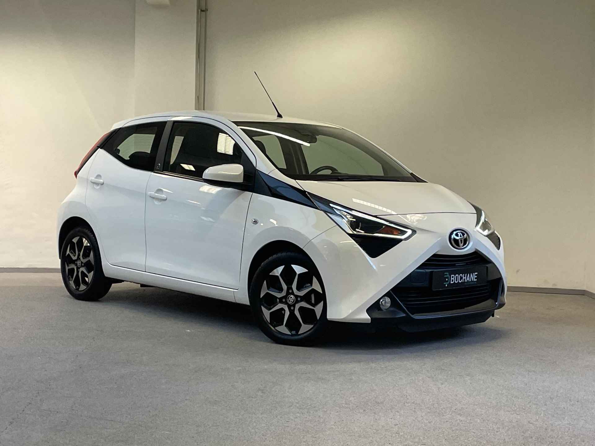 Toyota Aygo 1.0 VVT-i Aut. x-play Toyota Aygo 1.0 VVT-i x-play | CARPLAY | CAMERA | LMV | - 4/38