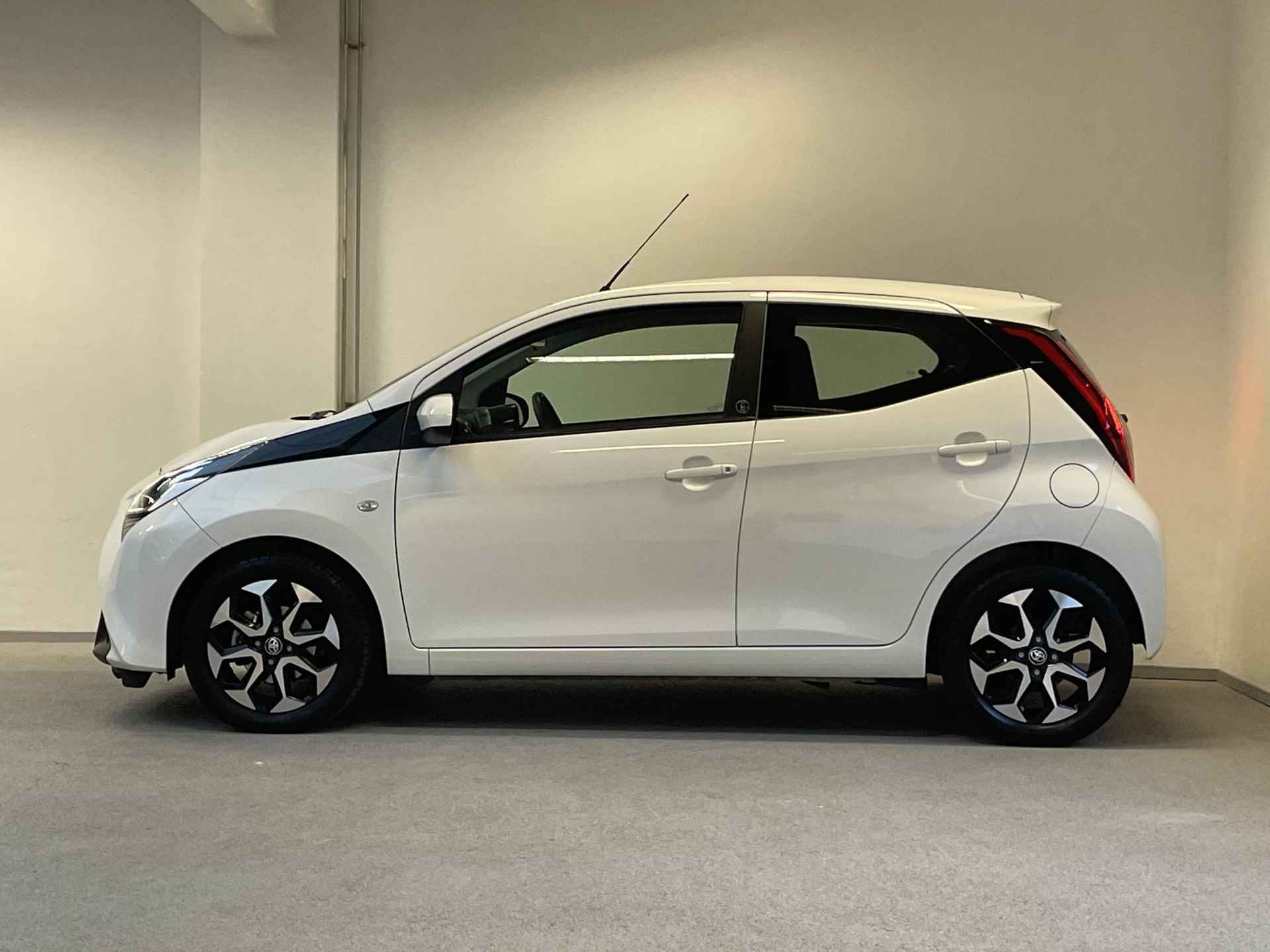 Toyota Aygo 1.0 VVT-i Aut. x-play Toyota Aygo 1.0 VVT-i x-play | CARPLAY | CAMERA | LMV | - 8/38