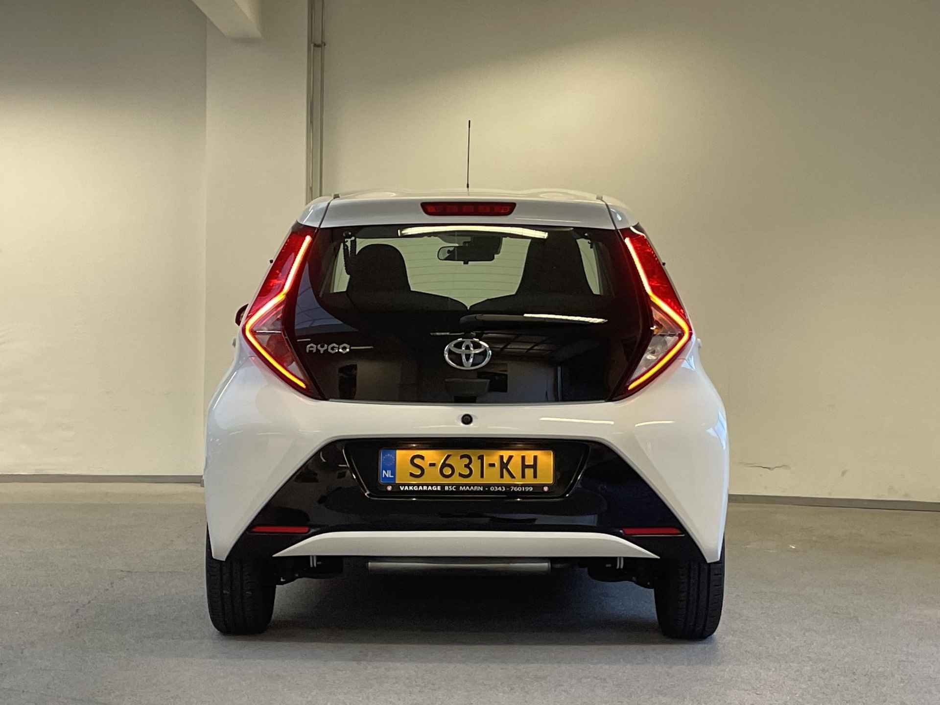 Toyota Aygo 1.0 VVT-i Aut. x-play Toyota Aygo 1.0 VVT-i x-play | CARPLAY | CAMERA | LMV | - 10/38