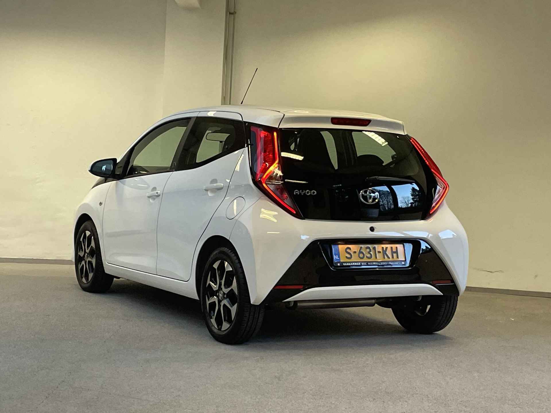 Toyota Aygo 1.0 VVT-i Aut. x-play Toyota Aygo 1.0 VVT-i x-play | CARPLAY | CAMERA | LMV | - 11/38