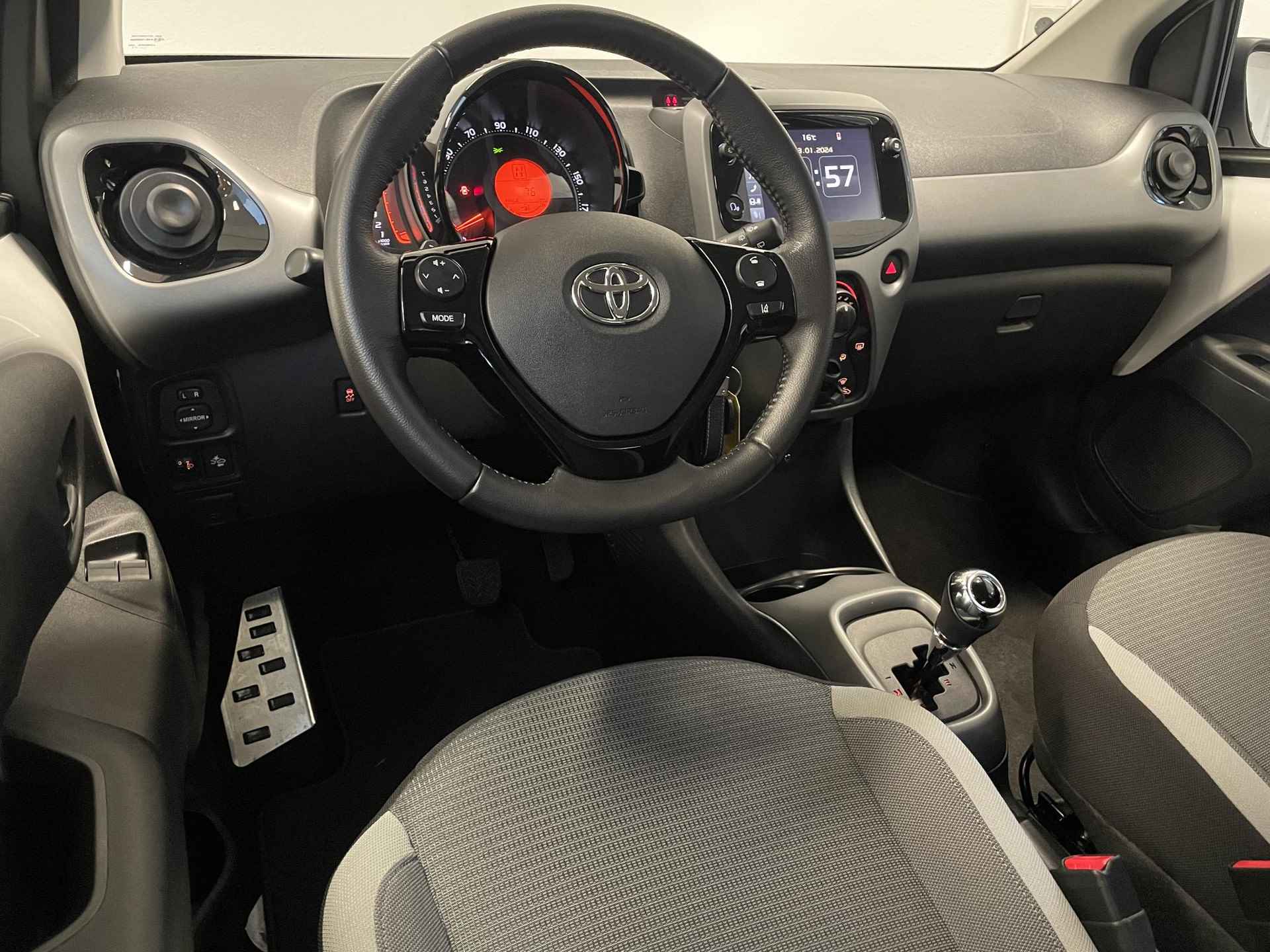 Toyota Aygo 1.0 VVT-i Aut. x-play Toyota Aygo 1.0 VVT-i x-play | CARPLAY | CAMERA | LMV | - 12/38