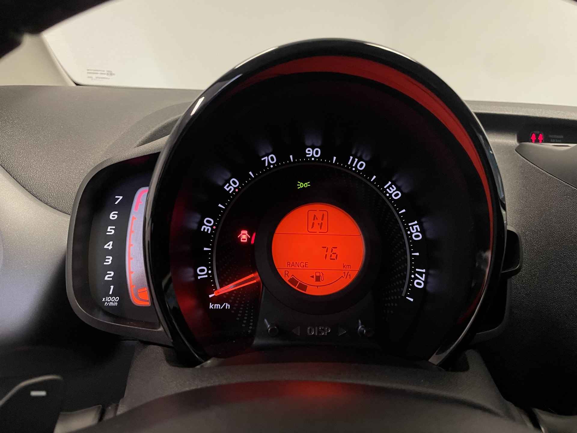 Toyota Aygo 1.0 VVT-i Aut. x-play Toyota Aygo 1.0 VVT-i x-play | CARPLAY | CAMERA | LMV | - 30/38