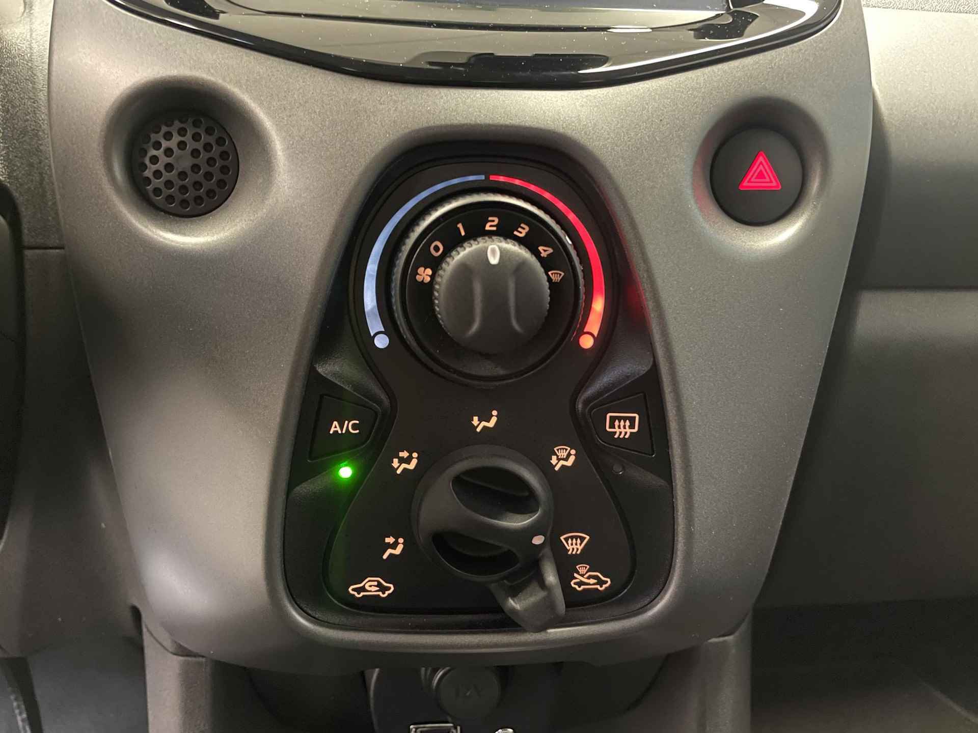 Toyota Aygo 1.0 VVT-i Aut. x-play Toyota Aygo 1.0 VVT-i x-play | CARPLAY | CAMERA | LMV | - 36/38