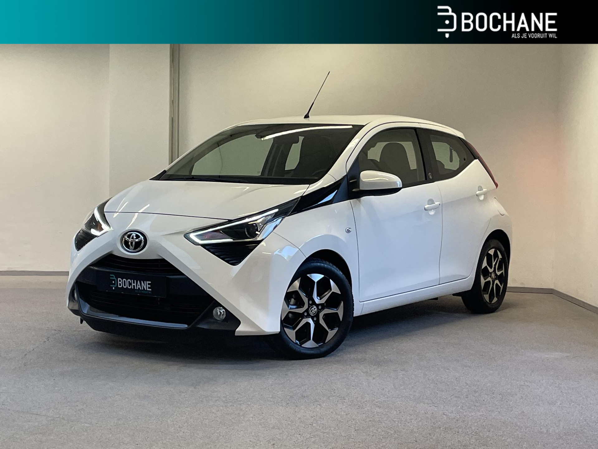 Toyota Aygo 1.0 VVT-i Aut. x-play Toyota Aygo 1.0 VVT-i x-play | CARPLAY | CAMERA | LMV |