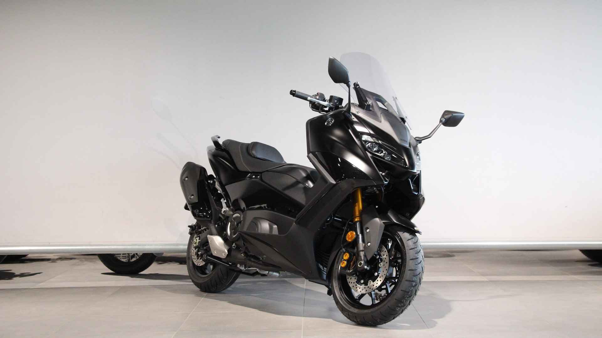 Yamaha T-MAX 560 TECH MAX - 2/13