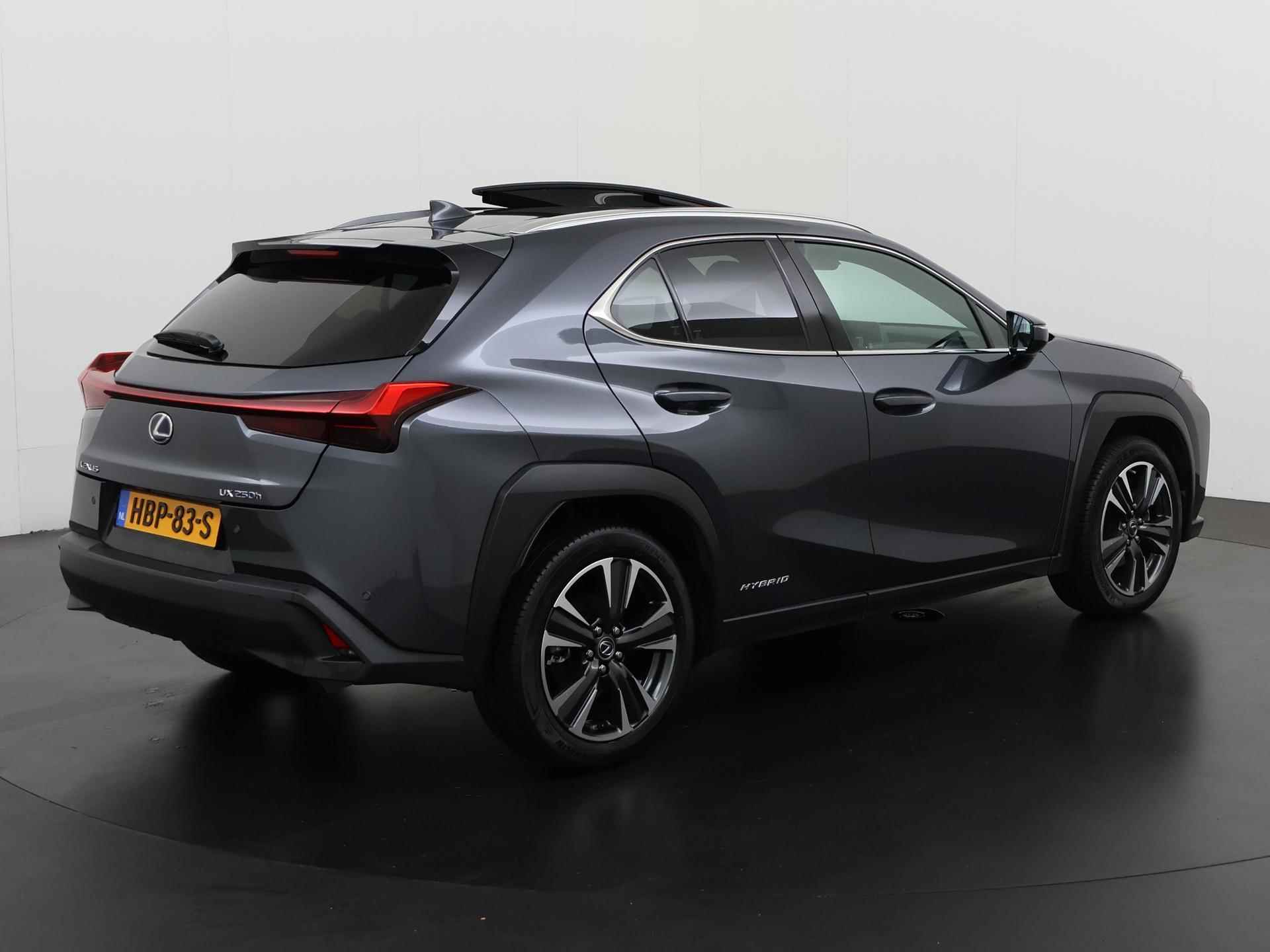 Lexus UX 250h Executive Line | Schuifdak | Leder | Camera | Adaptive cruise | Zondag open! - 4/41