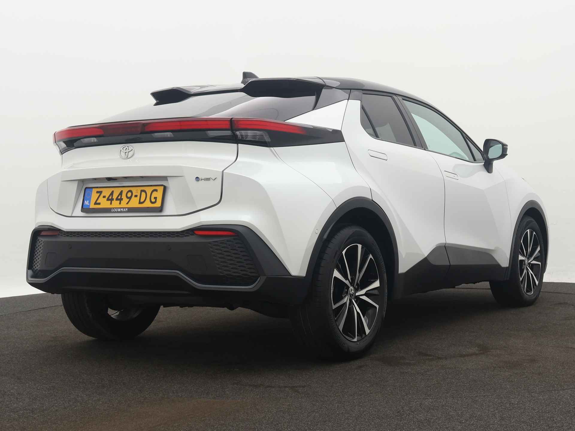 Toyota C-HR 1.8 Hybrid 140 First Edition | 360 Camera | Parkeersensoren | LM velgen | Navigatie | Parkeer Ass. | Elektrische Achterklep | - 3/44