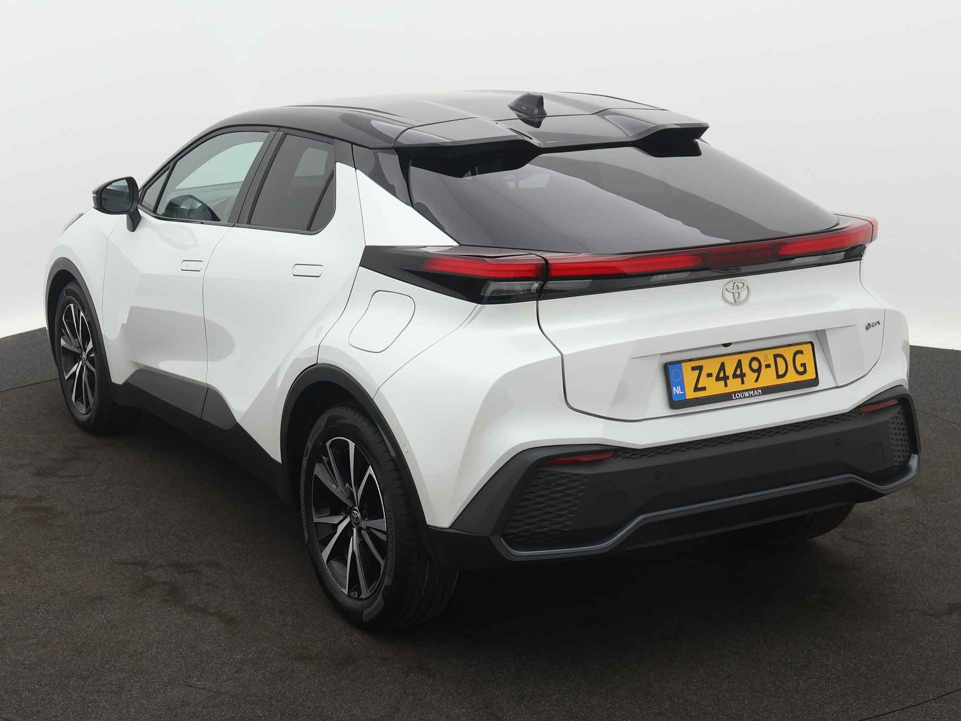 Toyota C-HR 1.8 Hybrid 140 First Edition | 360 Camera | Parkeersensoren | LM velgen | Navigatie | Parkeer Ass. | Elektrische Achterklep | - 17/44