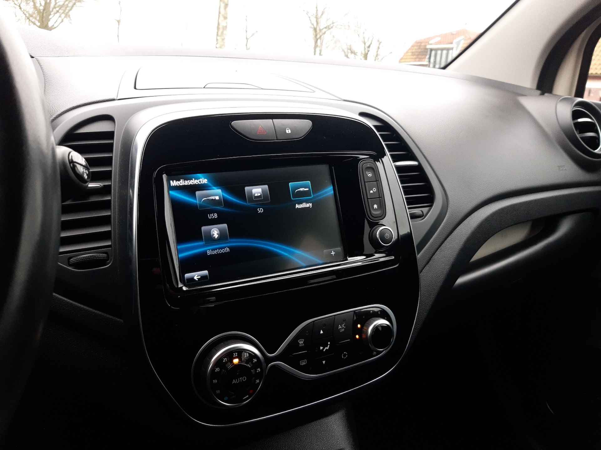 Renault Captur 1.2 TCe Intens 2e Eig. RENAULT-Dealer-Onderh. BOVAG-Garantie. NL-AUTO. Trekhaak, Navigatie/Apple-Carplay/Android-Auto, Parkeer-Assistent, Pakeer-SensorenV+A, Achteruitrijcamera, Privacy-Glas - 27/39