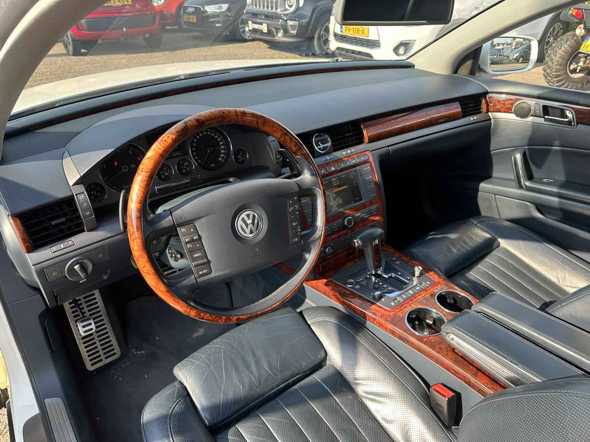 Volkswagen PHAETON 4.2 V8 4 Persoons I Facelift I Youngtimer I goed onderhouden I - 10/22