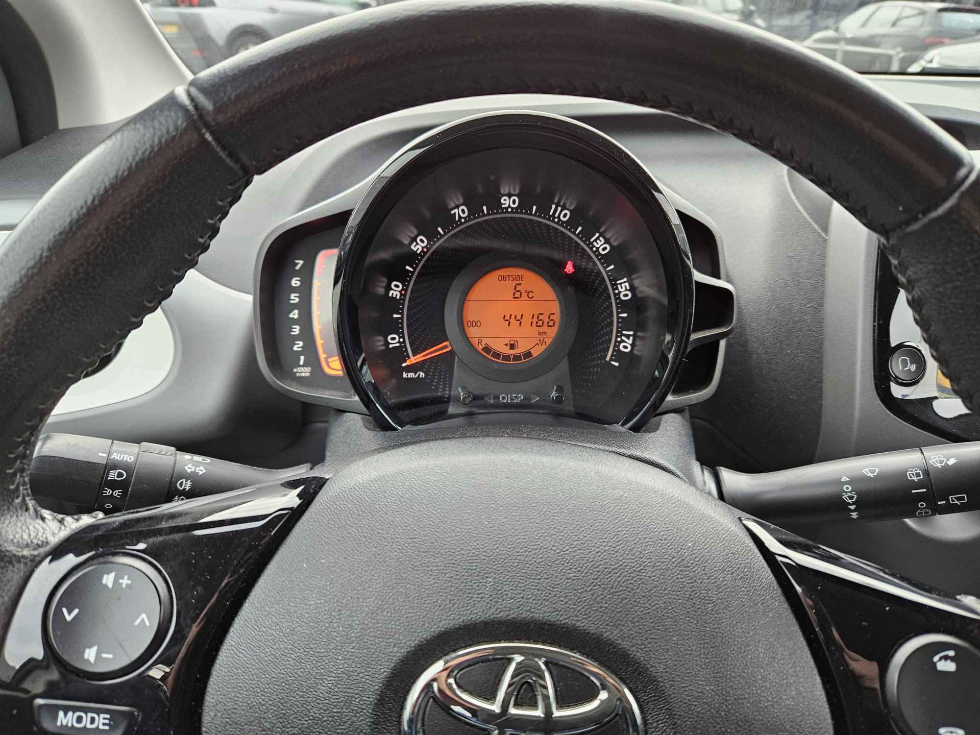 Toyota Aygo 1.0 VVT-i x-joy | Cabriodak | Camera | Climate Control | Apple Carplay en Android Auto | - 16/33