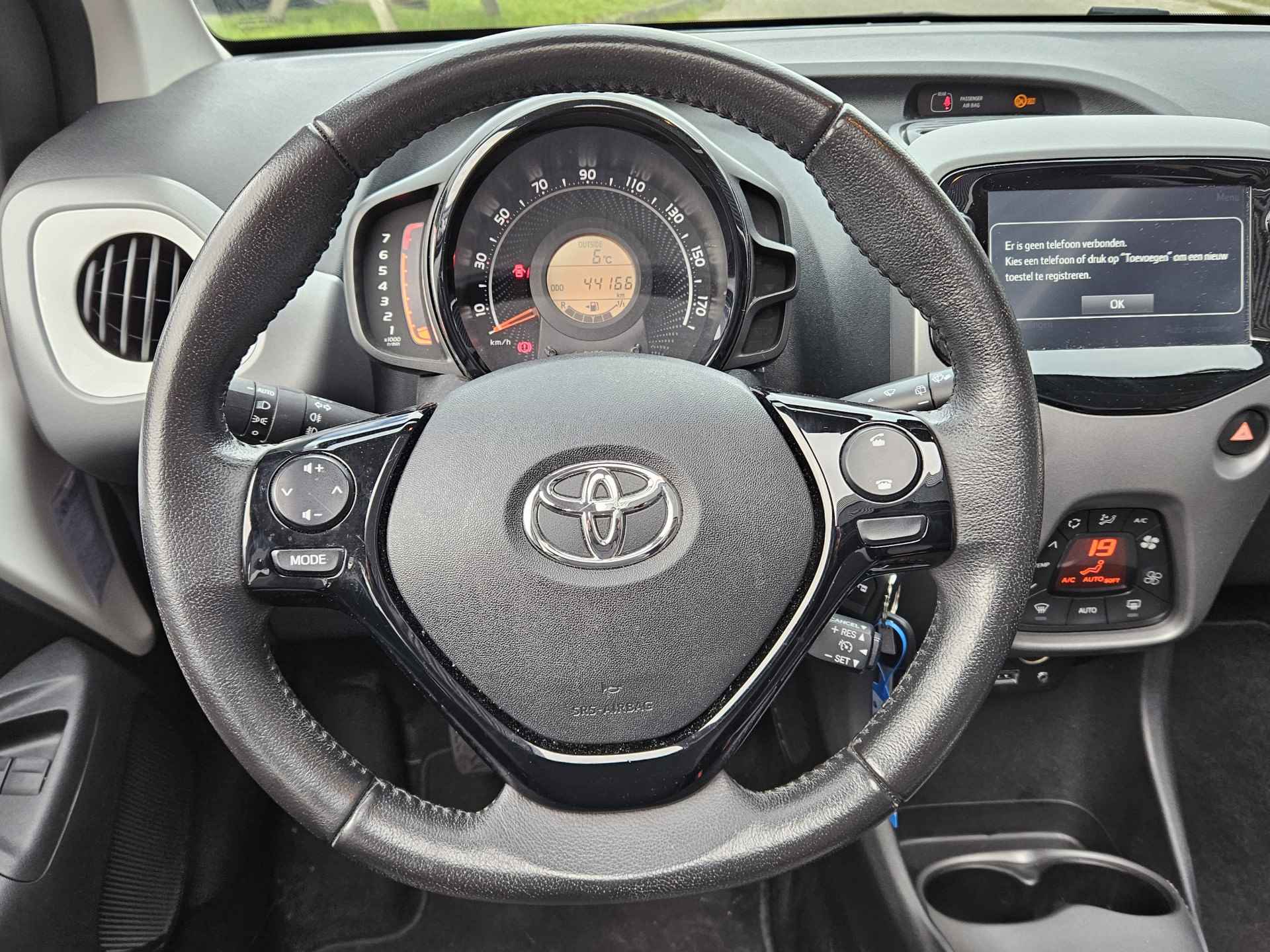 Toyota Aygo 1.0 VVT-i x-joy | Cabriodak | Camera | Climate Control | Apple Carplay en Android Auto | - 29/33