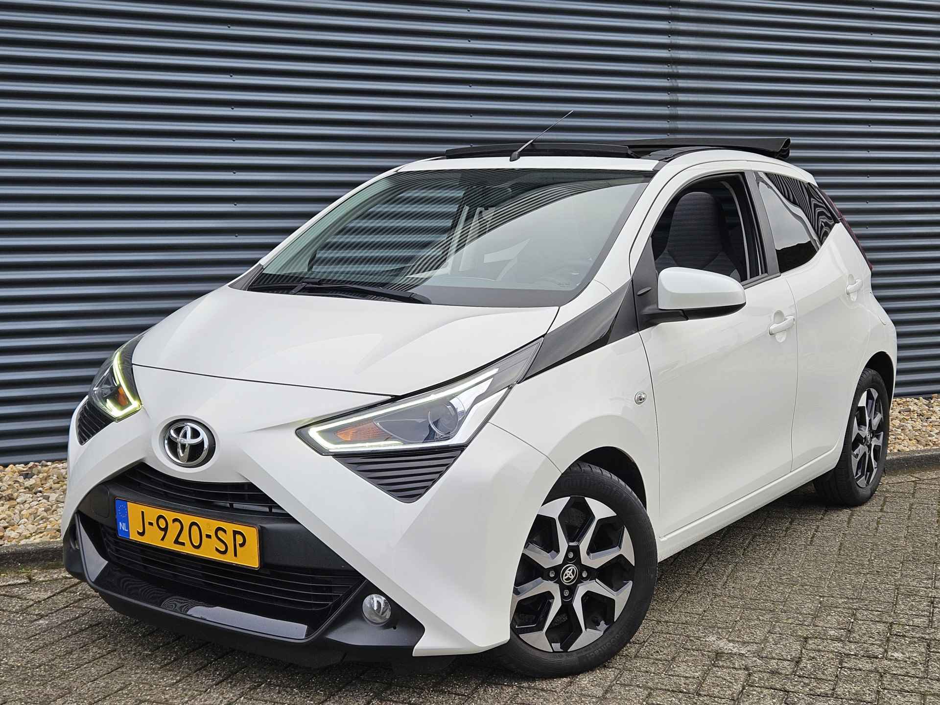 Toyota Aygo 1.0 VVT-i x-joy | Cabriodak | Camera | Climate Control | Apple Carplay en Android Auto | - 33/33