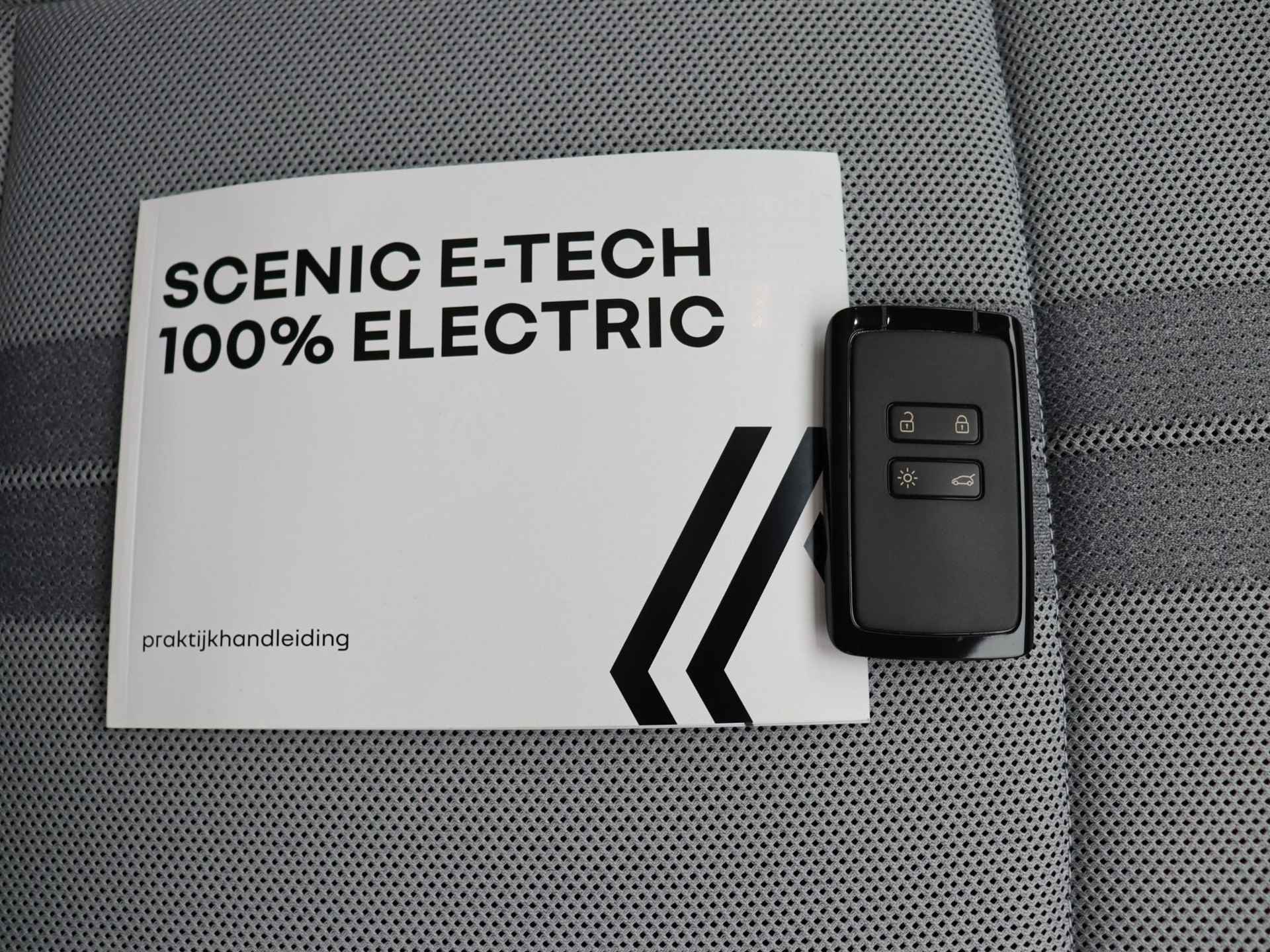 Renault Scenic E-Tech EV87 long range iconic 220pk | Solarbay panoramisch dak | 360 graden camera | Lederen bekleding | - 12/44