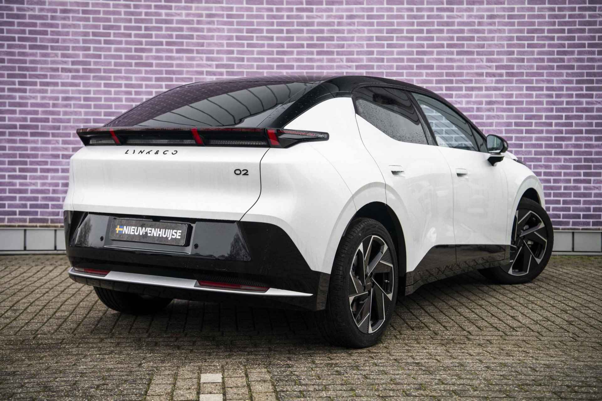 Lynk & Co 02 More 66 kWh | UIT VOORRAAD LEVERBAAR  | CRYSTAL WHITE - 3/35