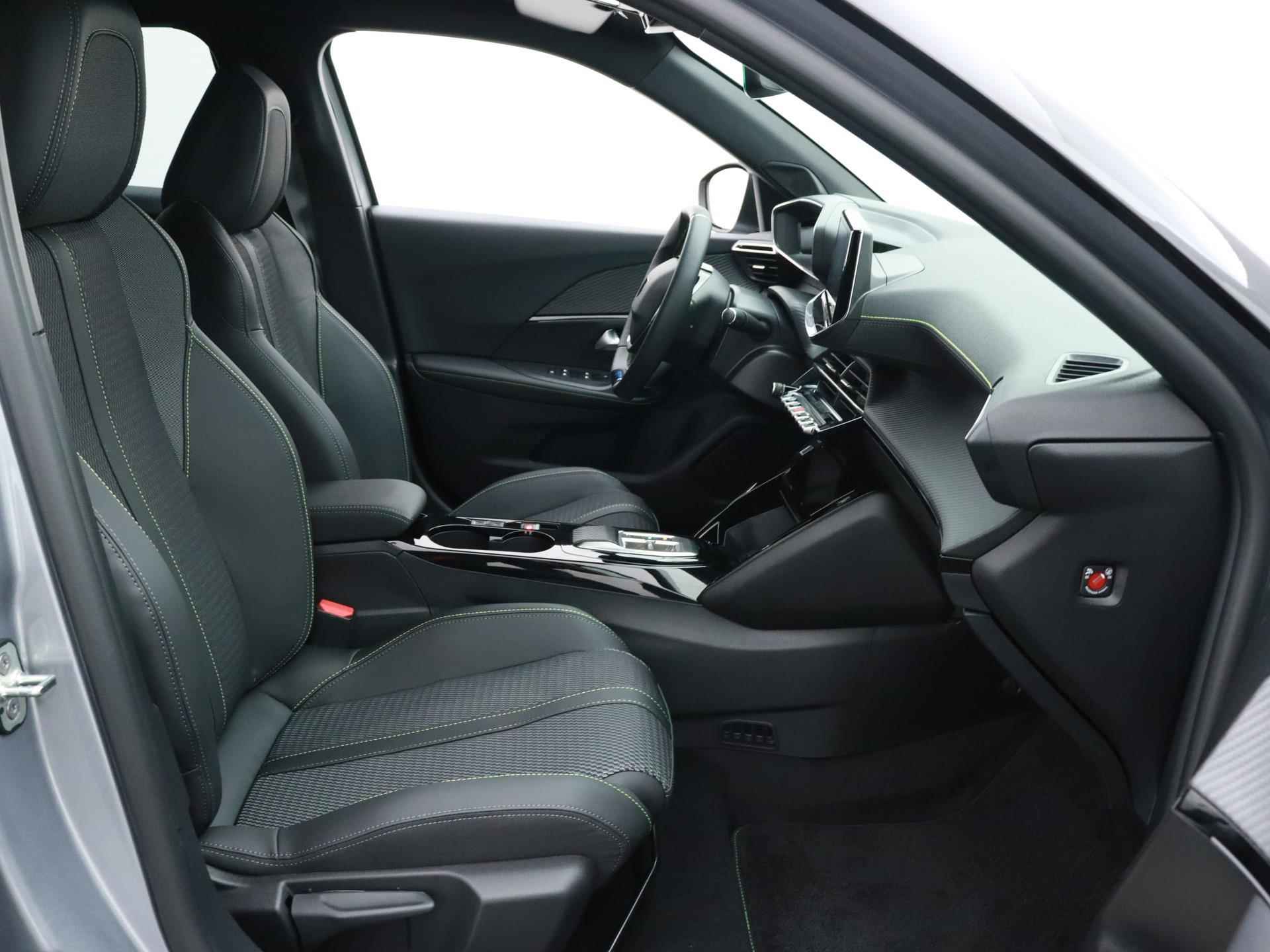 Peugeot e-2008 EV 50 kWh GT 136pk Automaat  | NIEUW MODEL |  Navigatie | Camera | Cruise Control | Parkeerhulp Achter | Apple Carplay - 20/38
