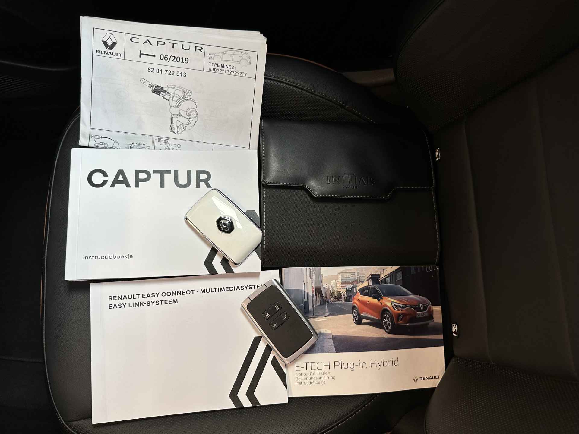 Renault Captur 1.6 E-Tech Plug-in Hybrid 160 Initiale Paris | semi elektrisch wegklapbare trekhaak | adaptieve cruise control | tijdelijk gratis Top Afleverpakket twv Eur 695 - 57/59