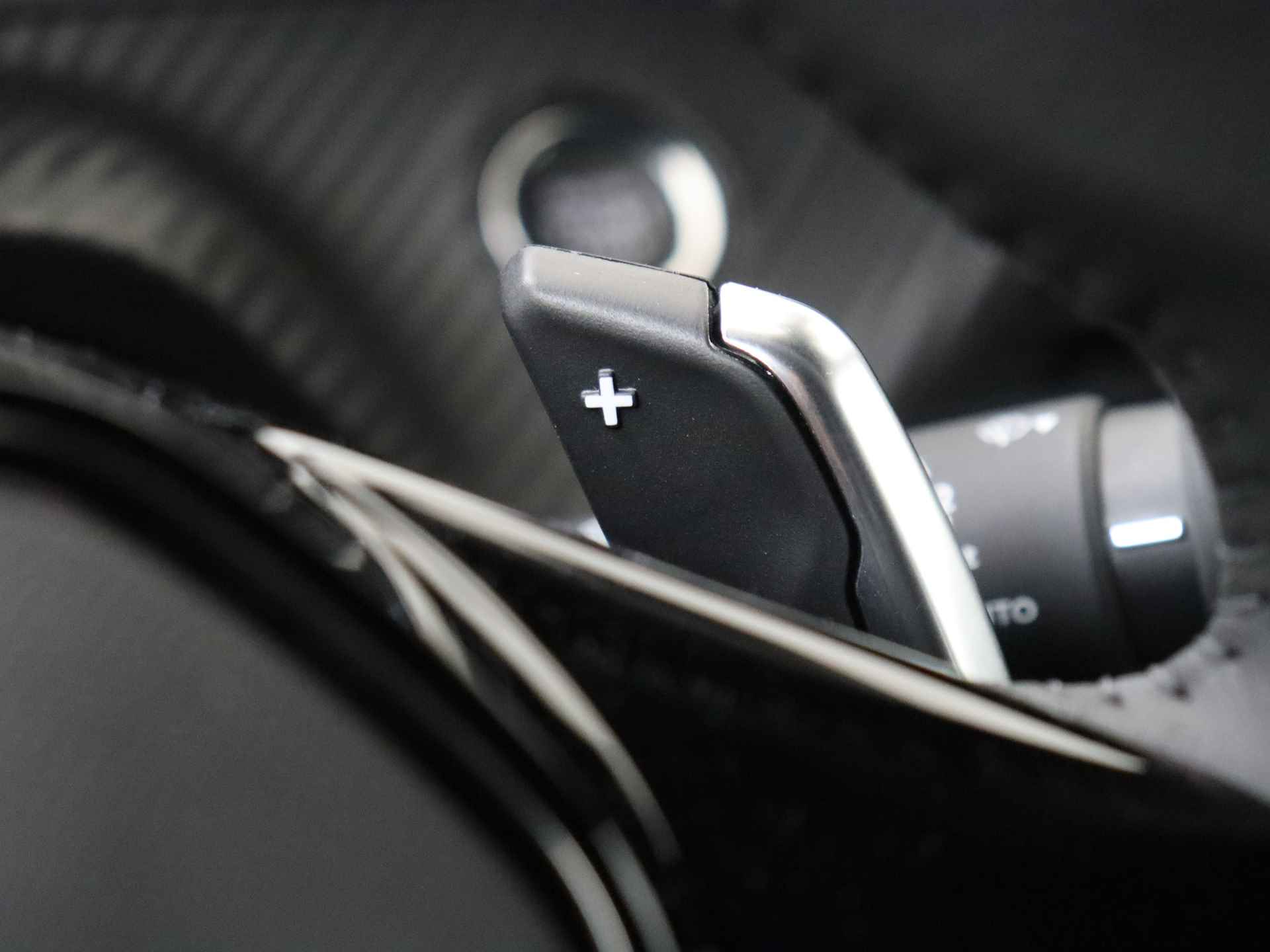 Peugeot 2008 1.2 PureTech 130 Allure € 2.667,- VOORDEEL! | Navigatie | Parkeercamera | Keyless Entry - 24/36